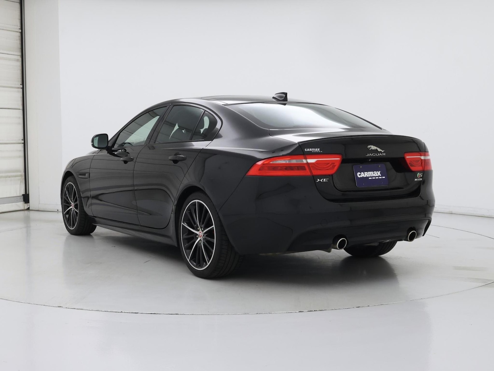 2019 Jaguar XE S - Photo 3