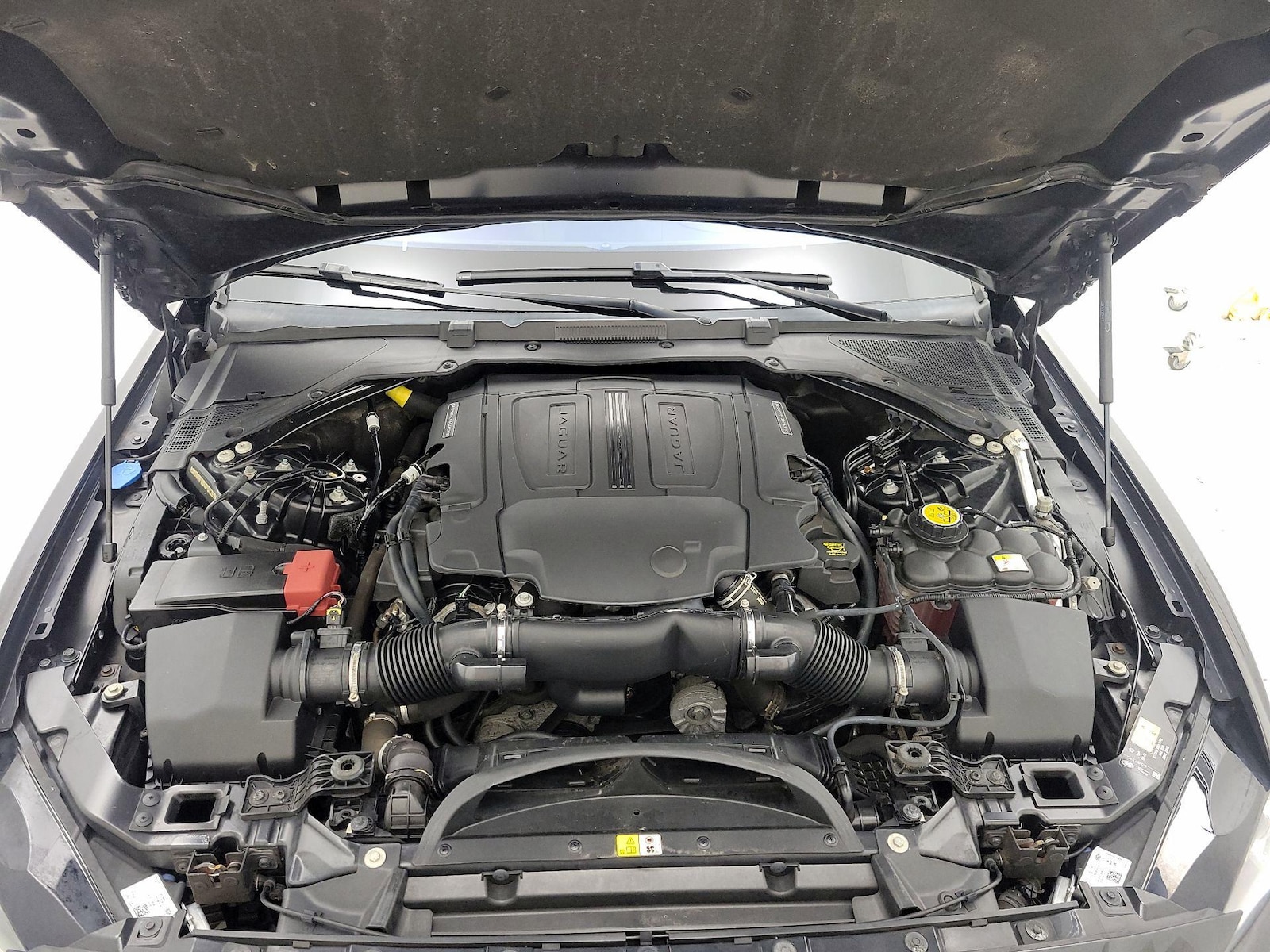 2019 Jaguar XE S - Photo 24