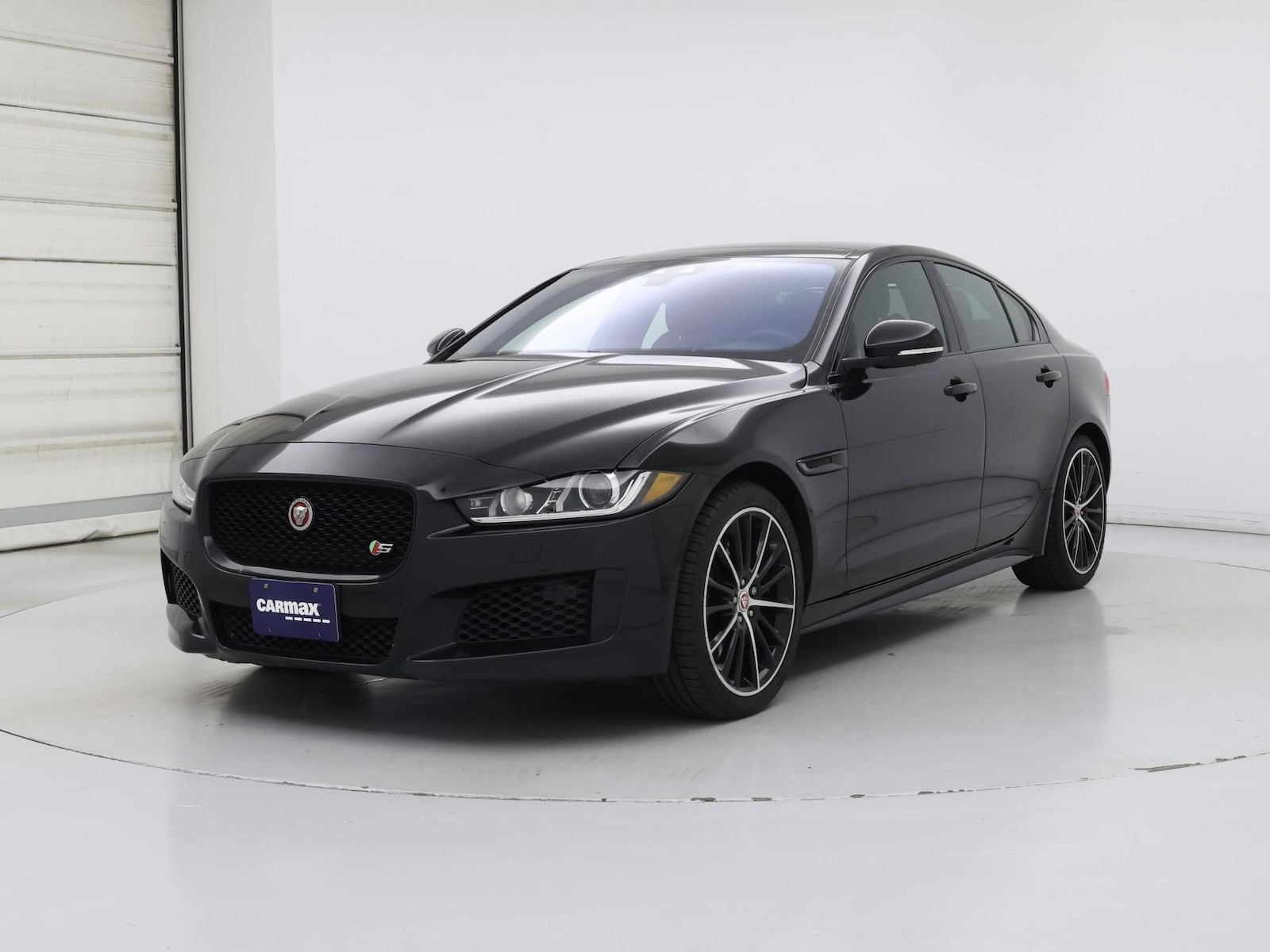 2019 Jaguar XE S - Photo 5