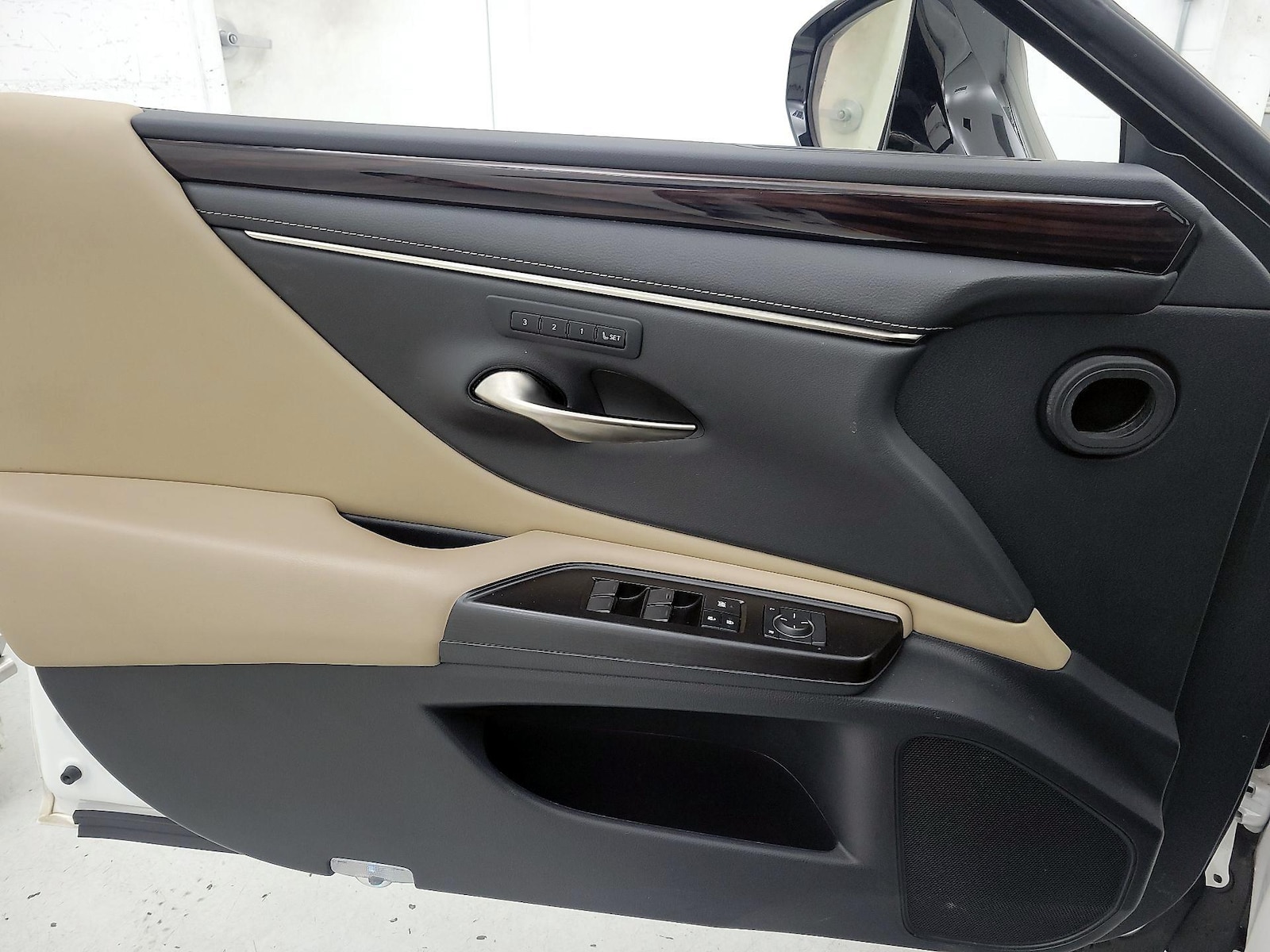 2019 Lexus ES 350 - Photo 13