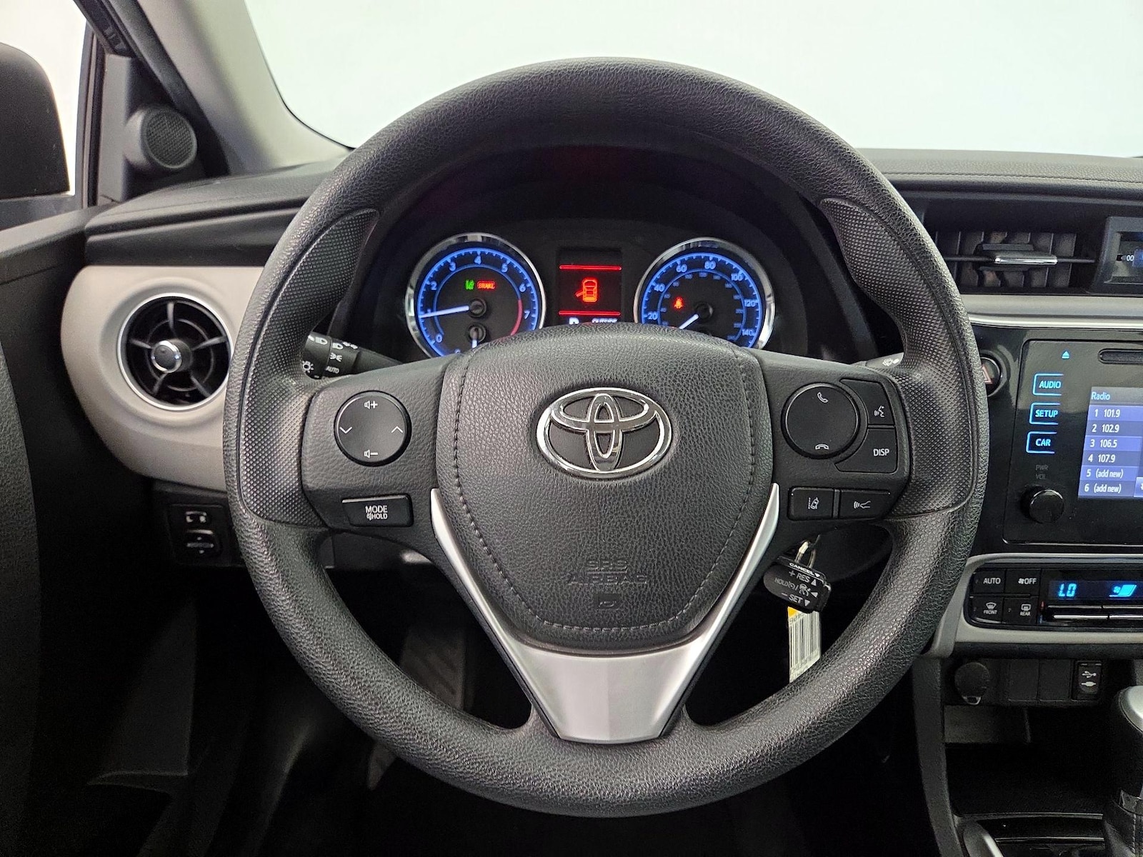 2017 Toyota Corolla LE - Photo 11