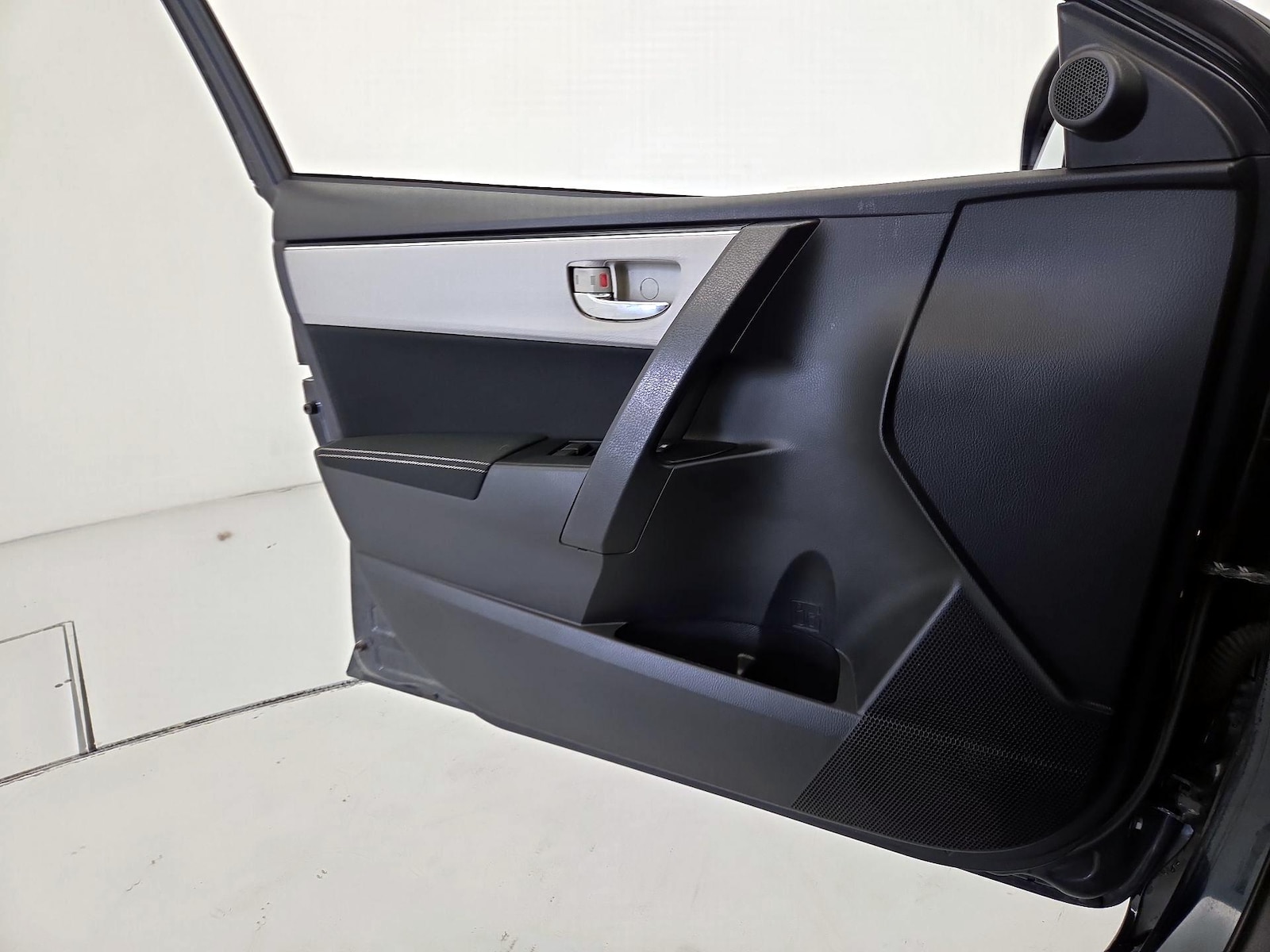 2017 Toyota Corolla LE - Photo 13
