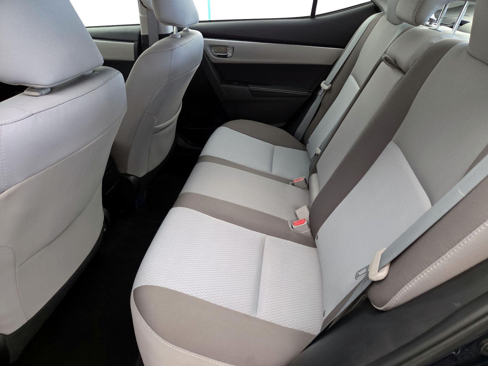 2017 Toyota Corolla LE - Photo 20
