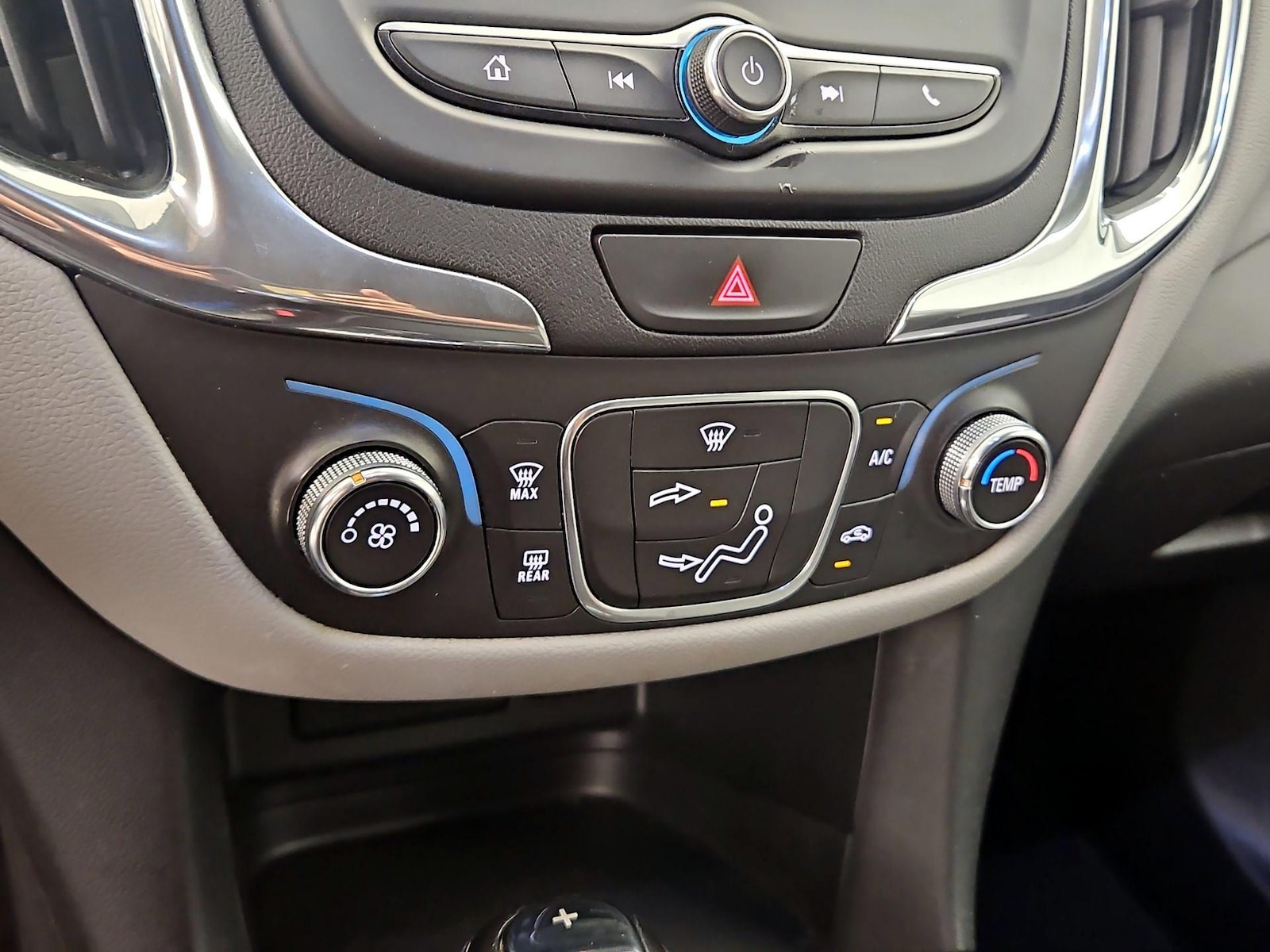 2019 Chevrolet Equinox LS - Photo 17