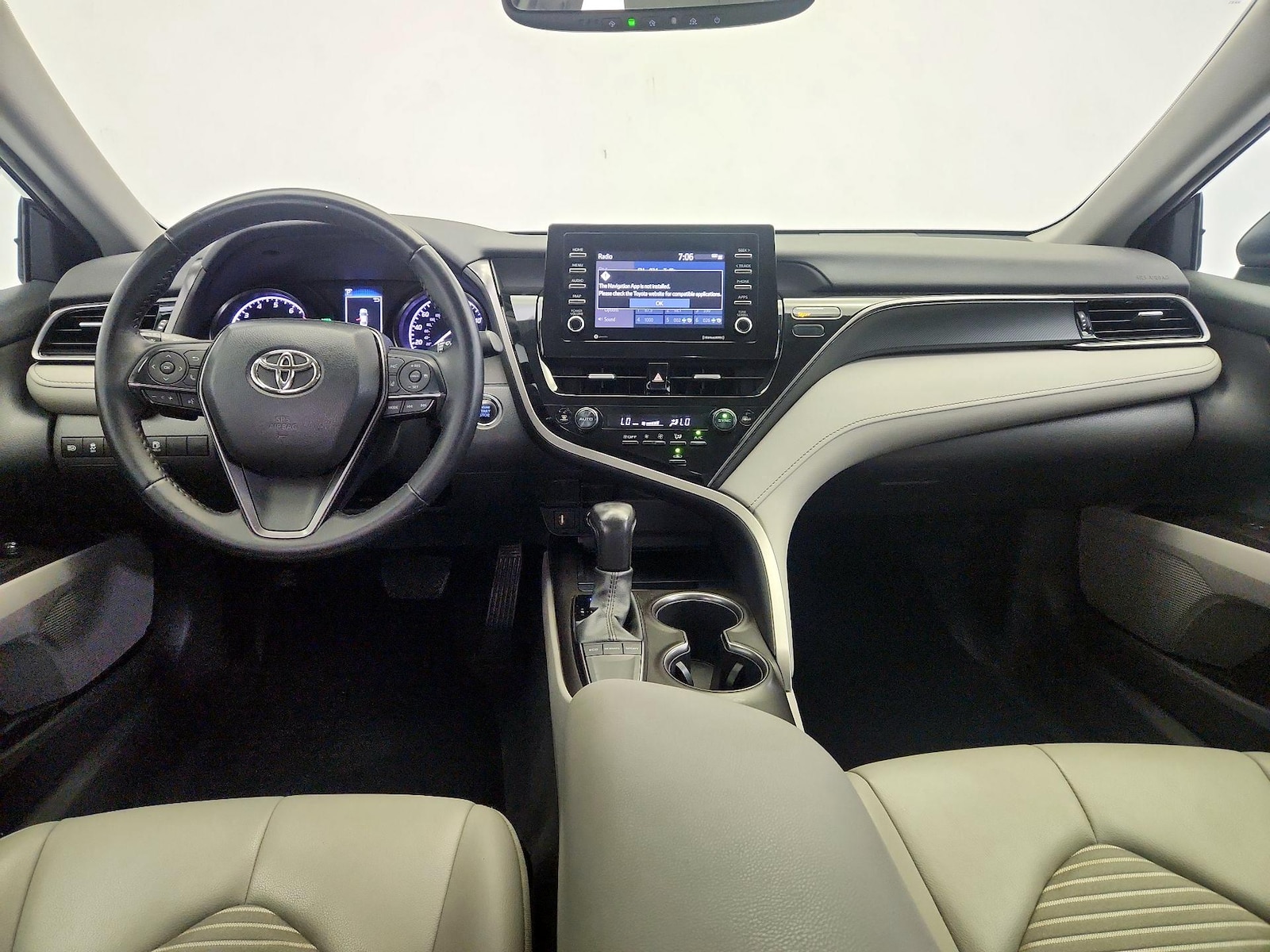 2022 Toyota Camry SE - Photo 10