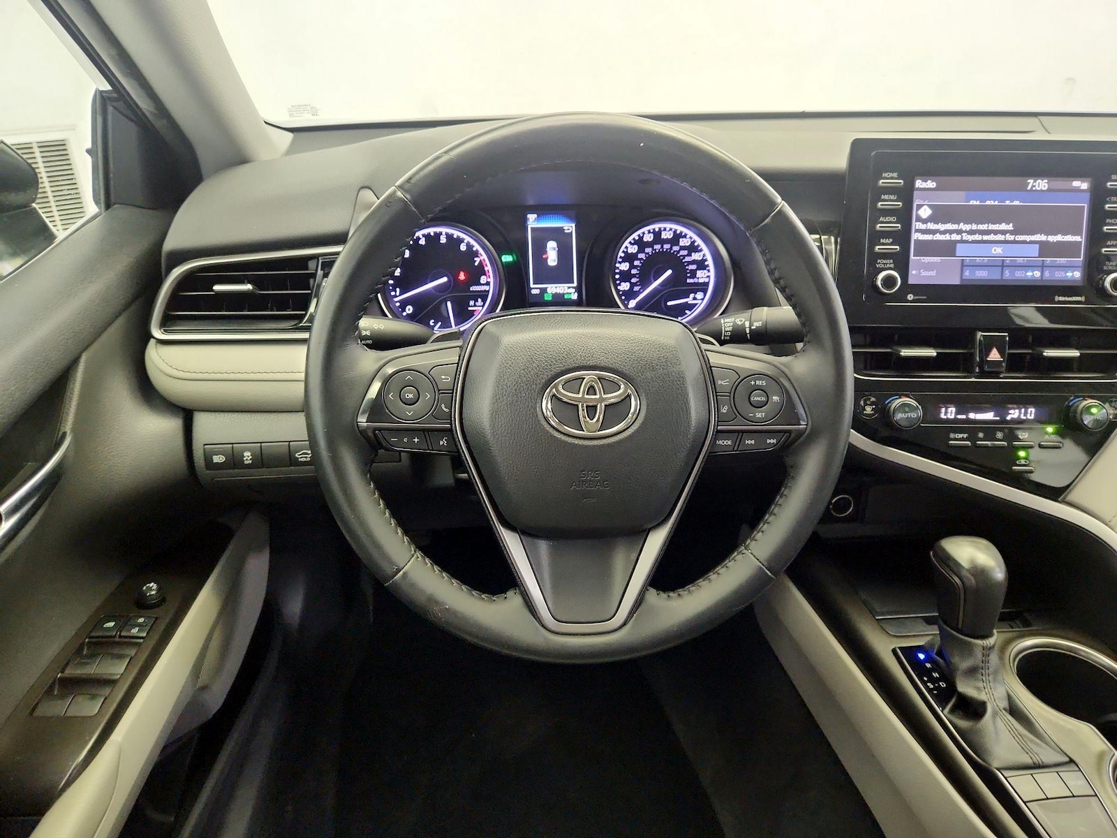 2022 Toyota Camry SE - Photo 11
