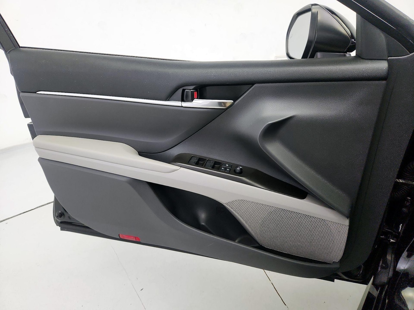 2022 Toyota Camry SE - Photo 13