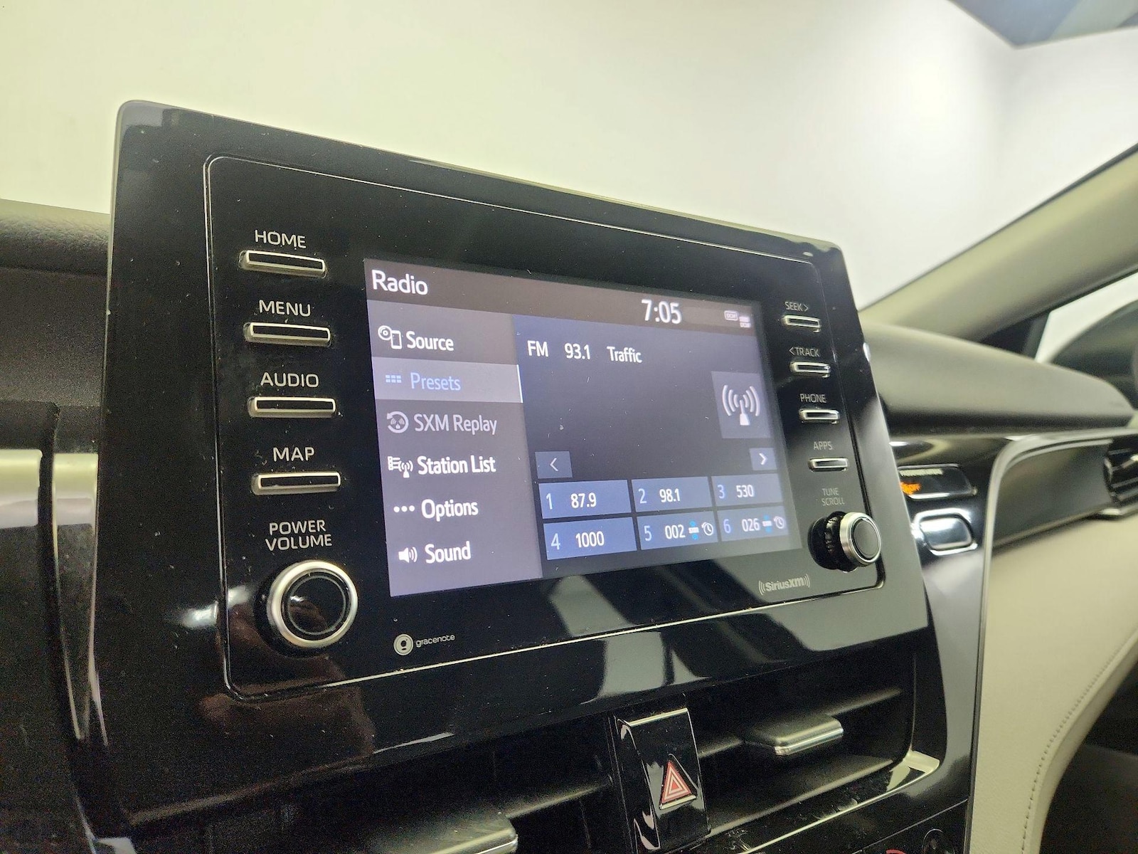 2022 Toyota Camry SE - Photo 16
