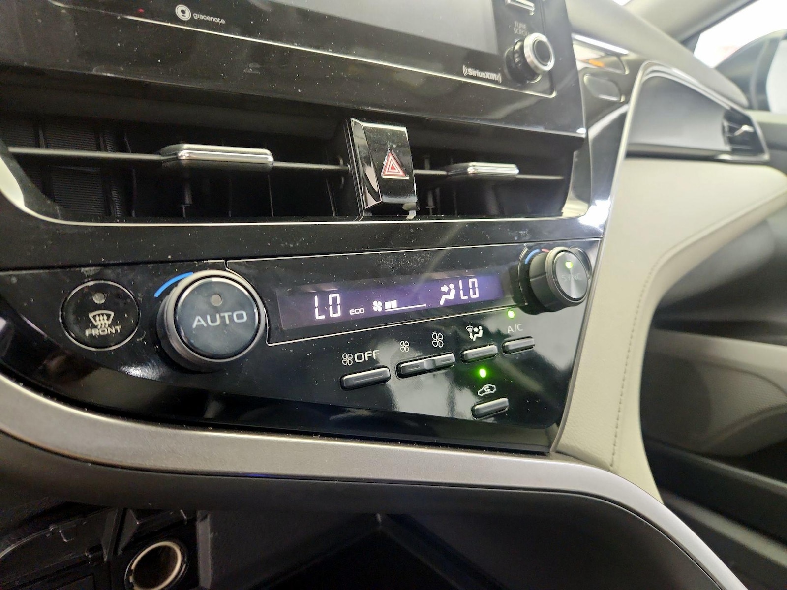 2022 Toyota Camry SE - Photo 17