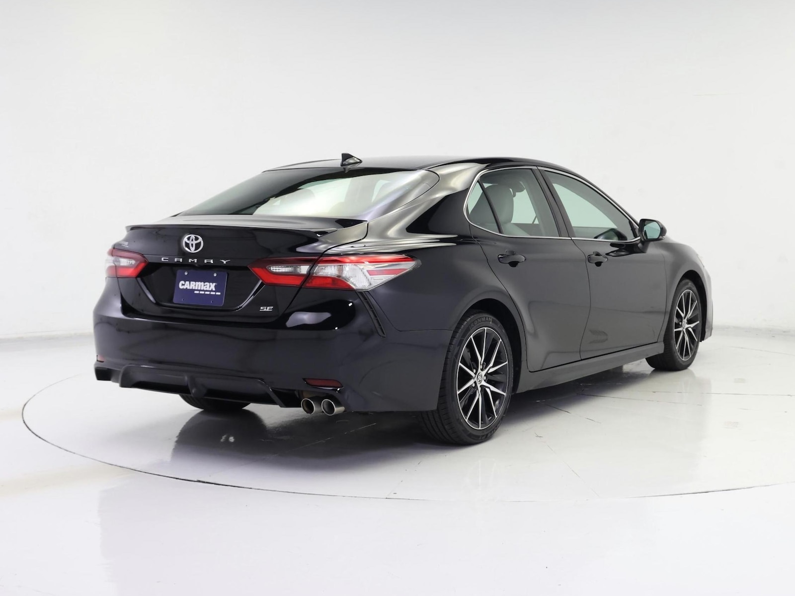 2022 Toyota Camry SE - Photo 9