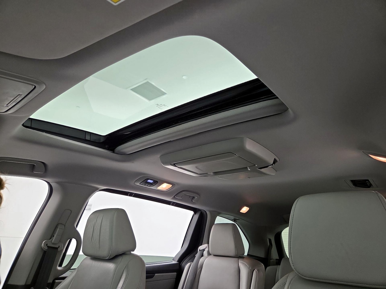 Sunroof(s) & Overhead Airbags