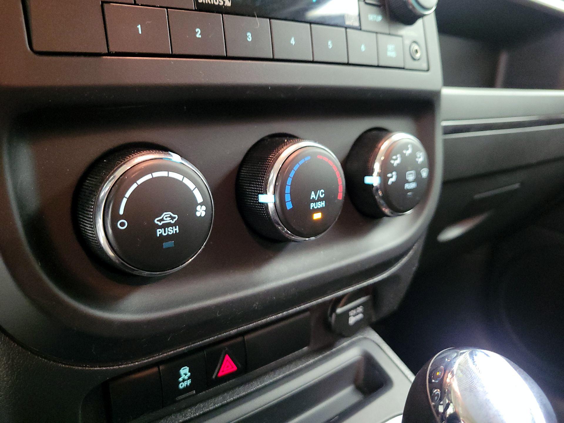 Thumbnail: 2017 Jeep Patriot - 14