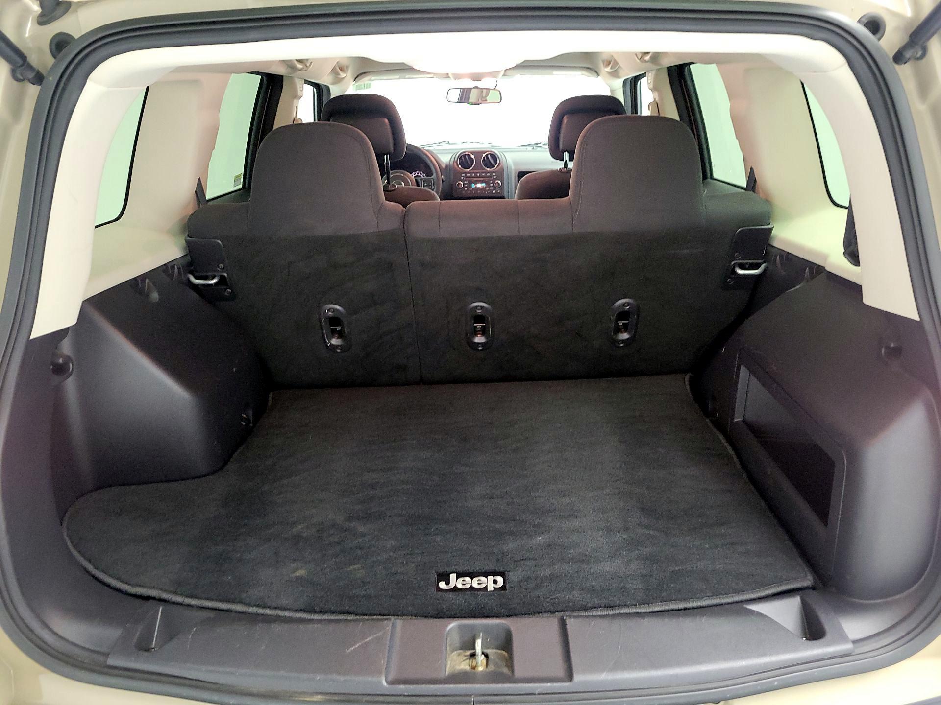 Thumbnail: 2017 Jeep Patriot - 16