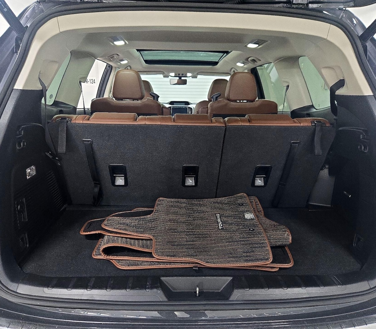 Trunk/Cargo (Seats Up)
