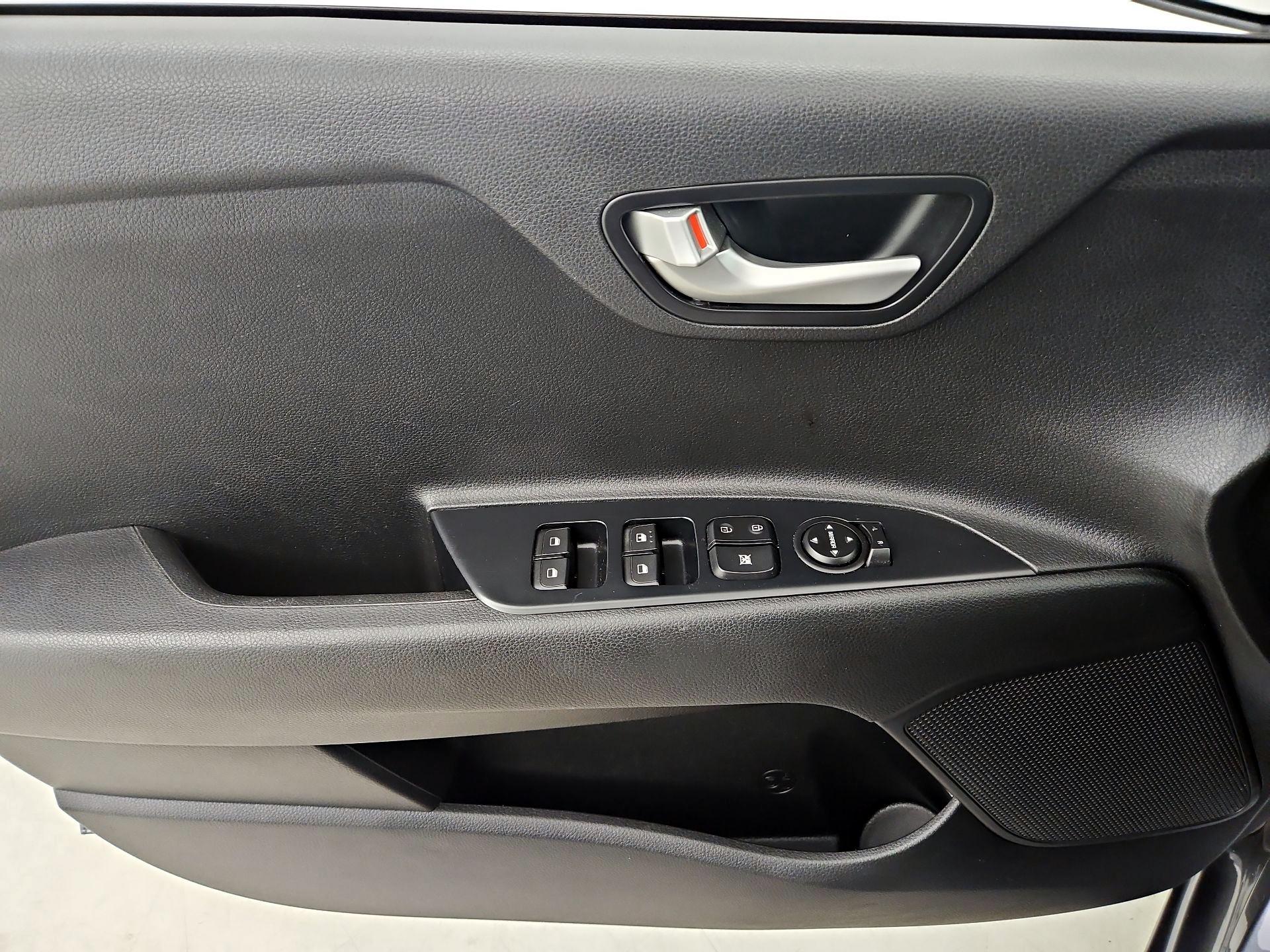 Thumbnail: 2019 Kia Rio - 12