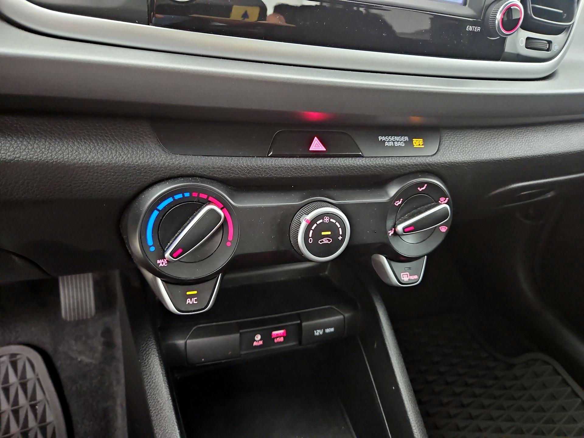 Thumbnail: 2019 Kia Rio - 16