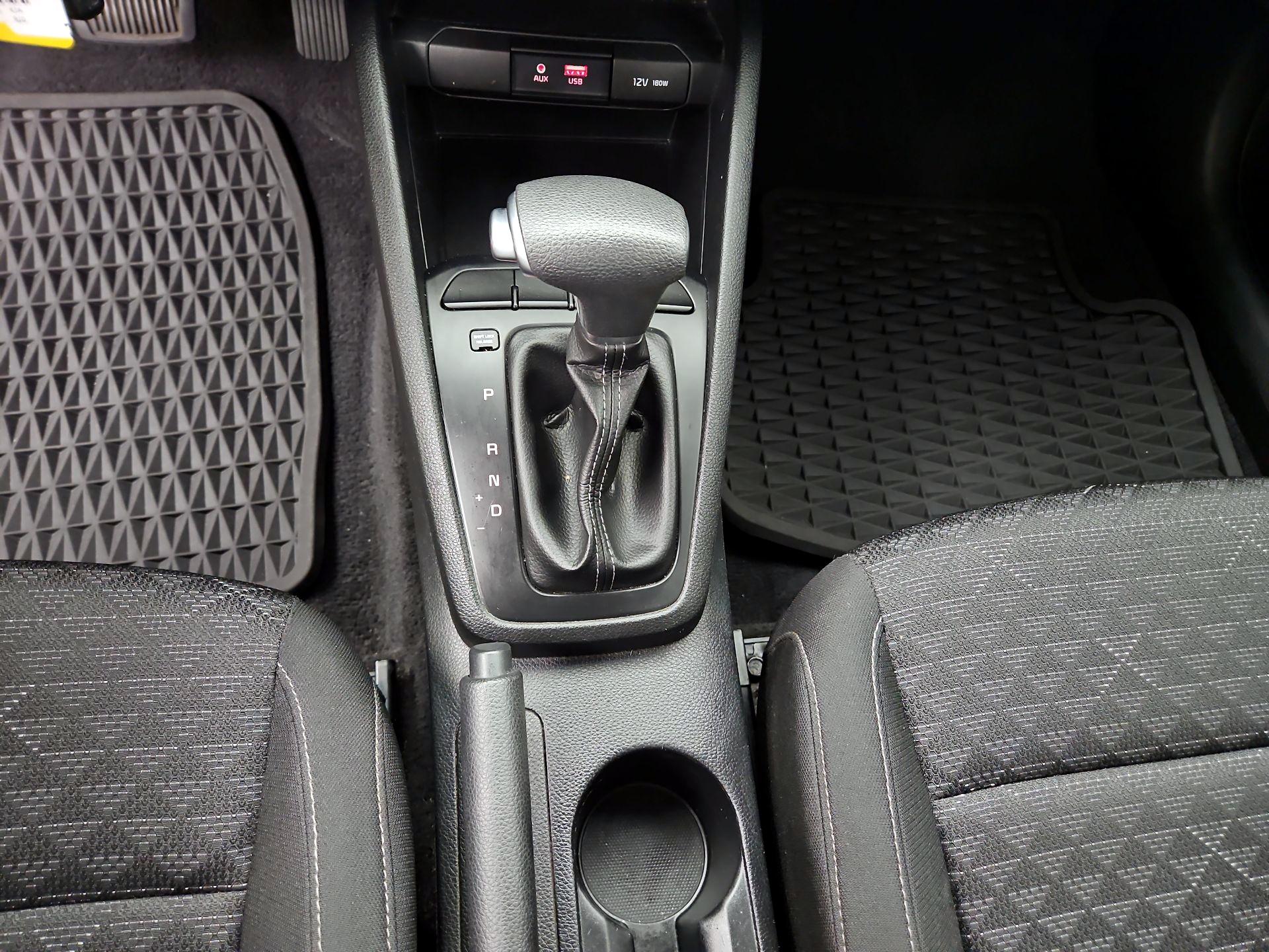 Thumbnail: 2019 Kia Rio - 17