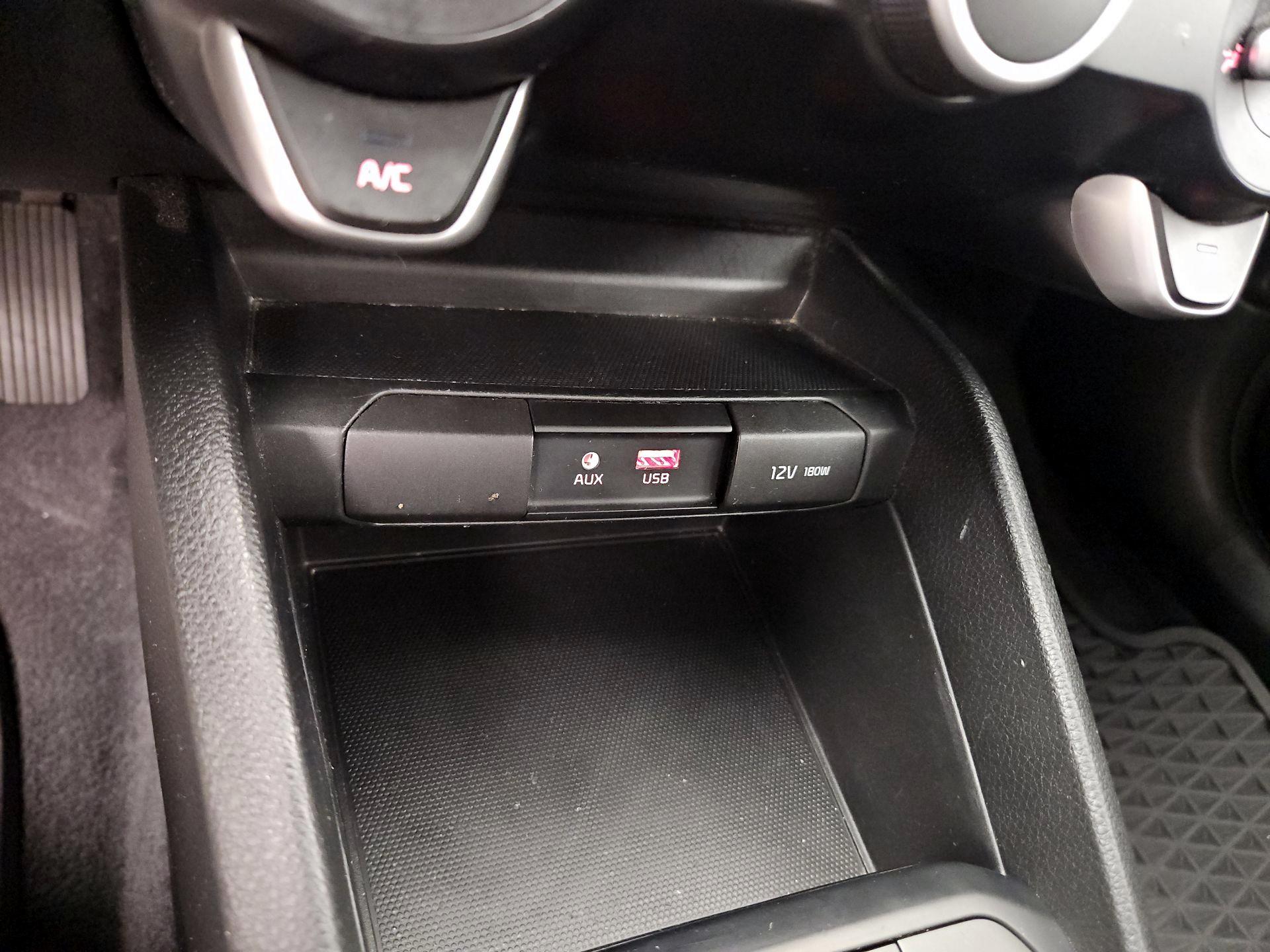 Thumbnail: 2019 Kia Rio - 18