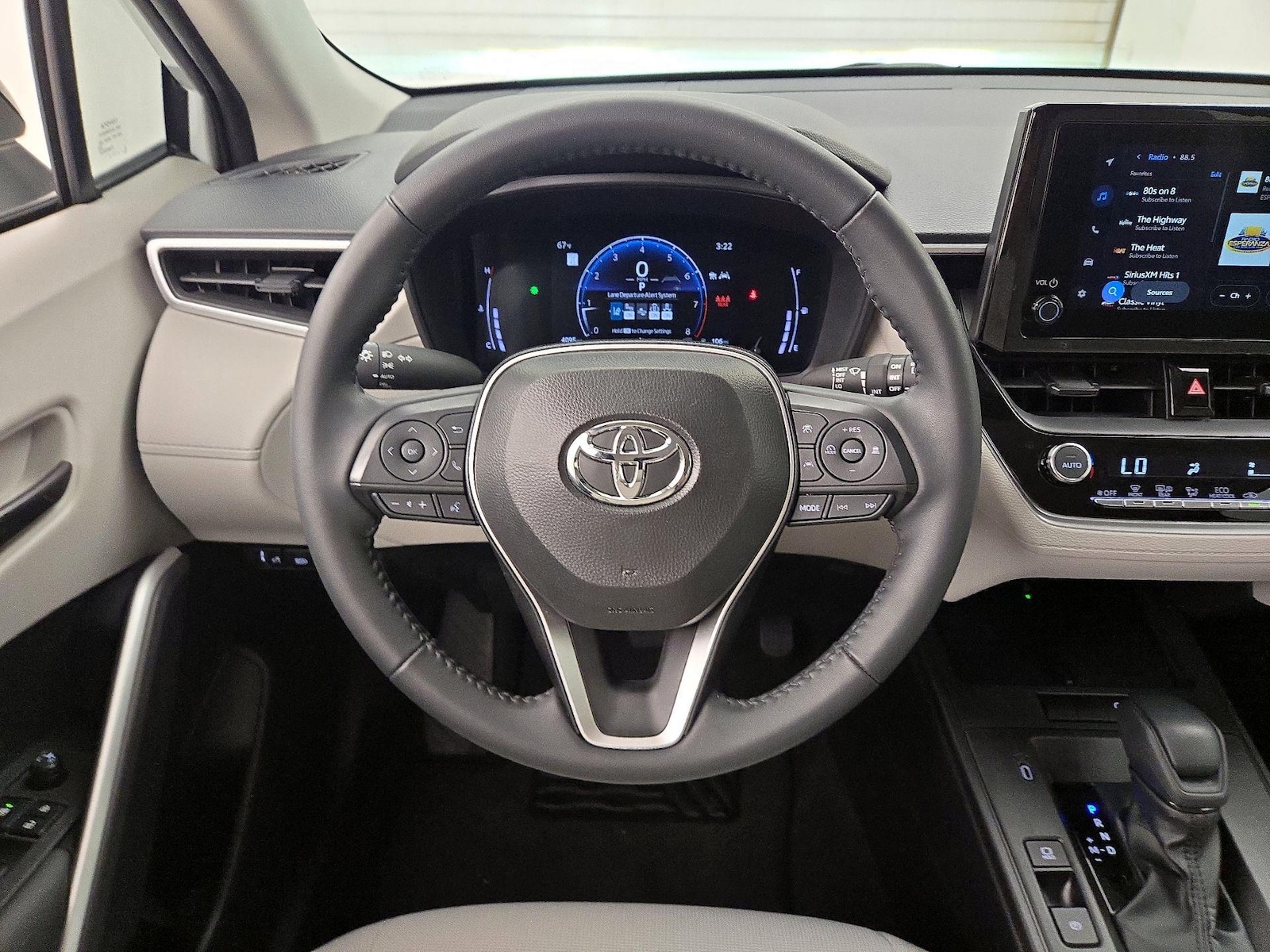 2026 Toyota Corolla Cross LE - Photo 11