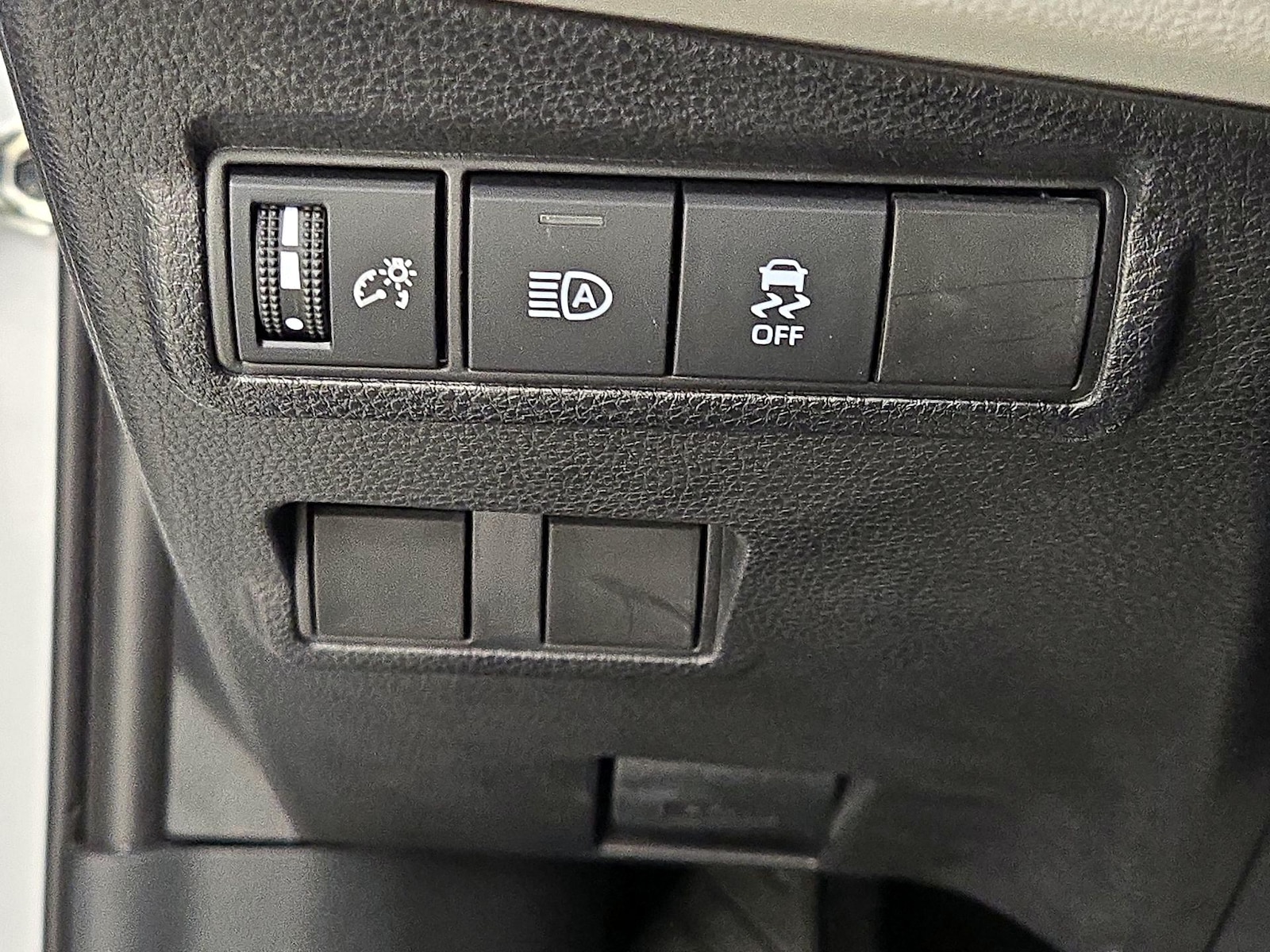 2026 Toyota Corolla Cross LE - Photo 14