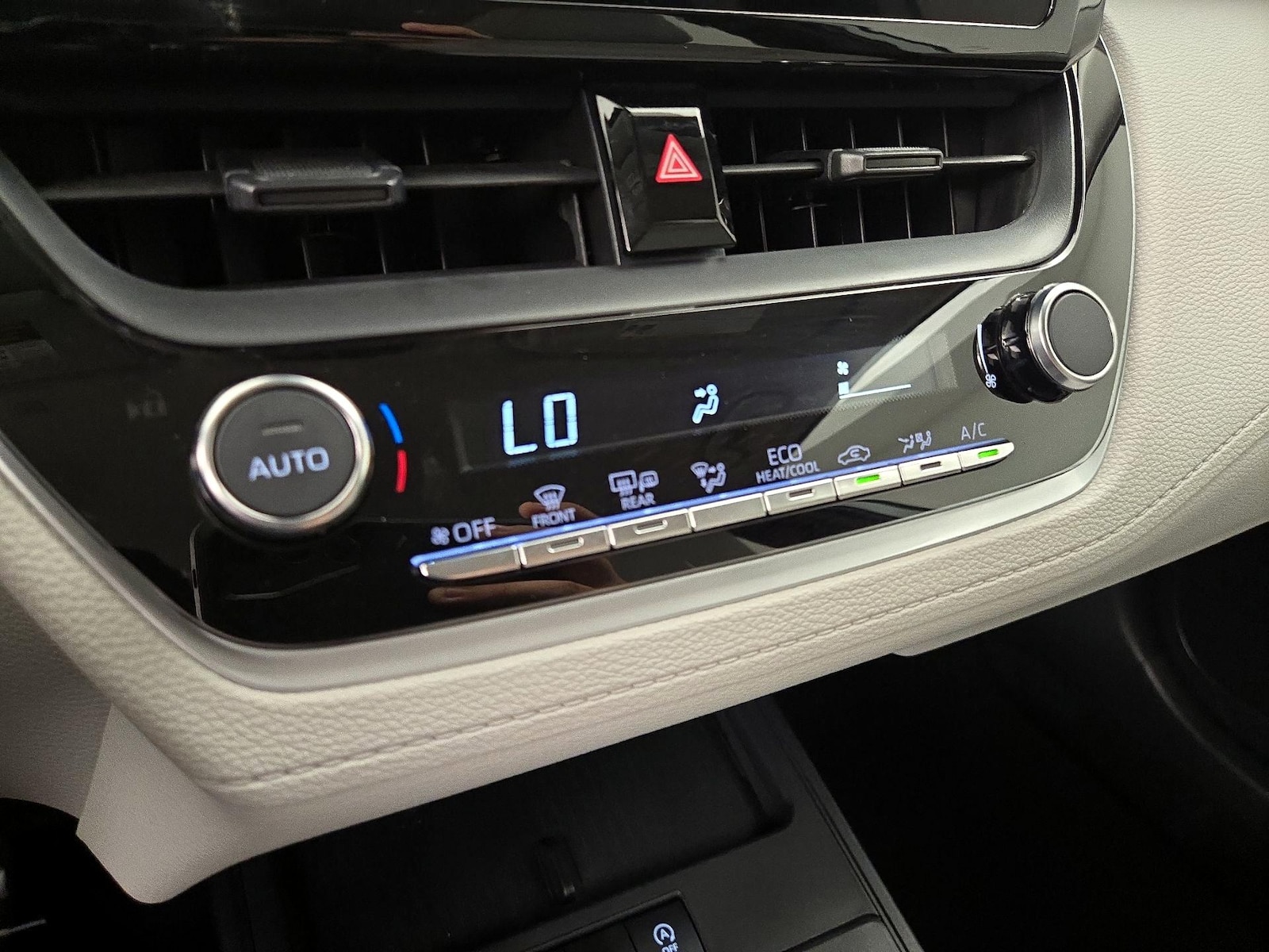2026 Toyota Corolla Cross LE - Photo 17
