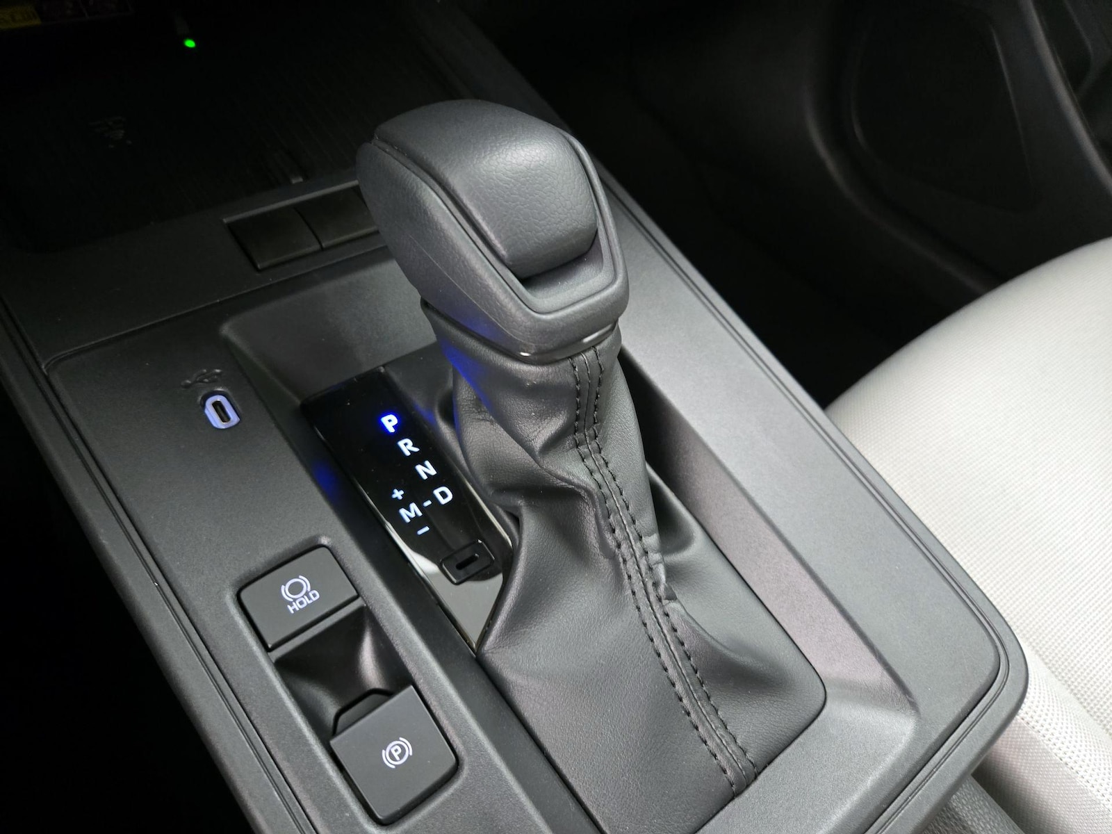 2026 Toyota Corolla Cross LE - Photo 18