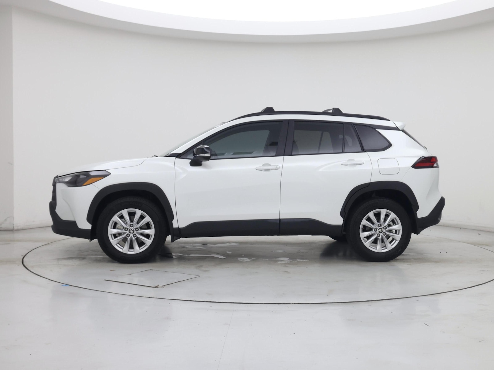 2026 Toyota Corolla Cross LE - Photo 4