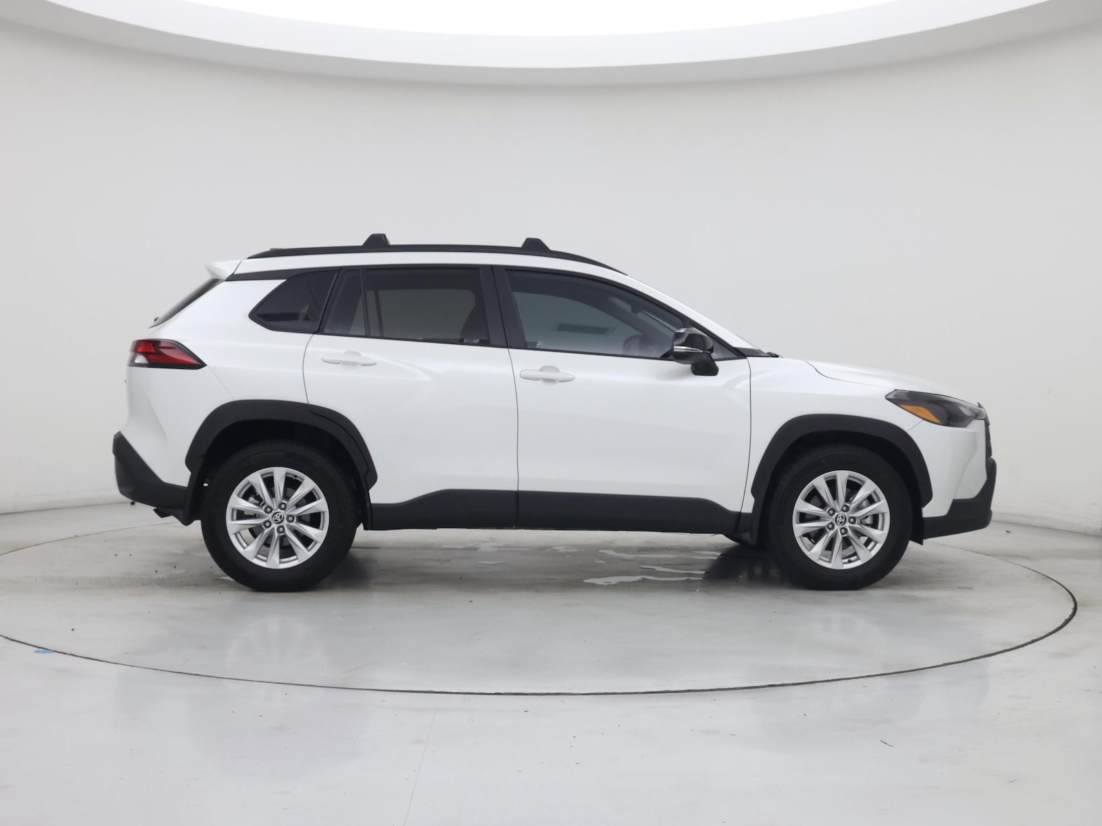 2026 Toyota Corolla Cross LE - Photo 8