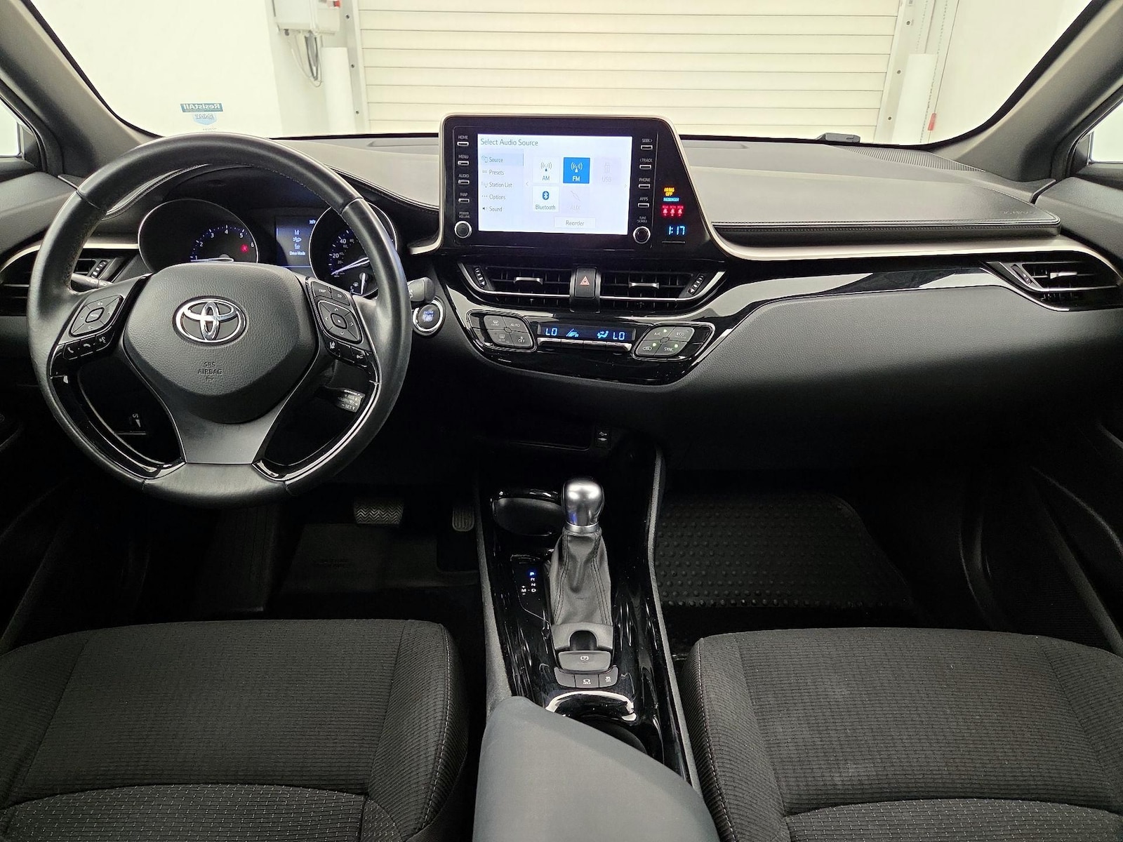 2019 Toyota C-HR XLE - Photo 10