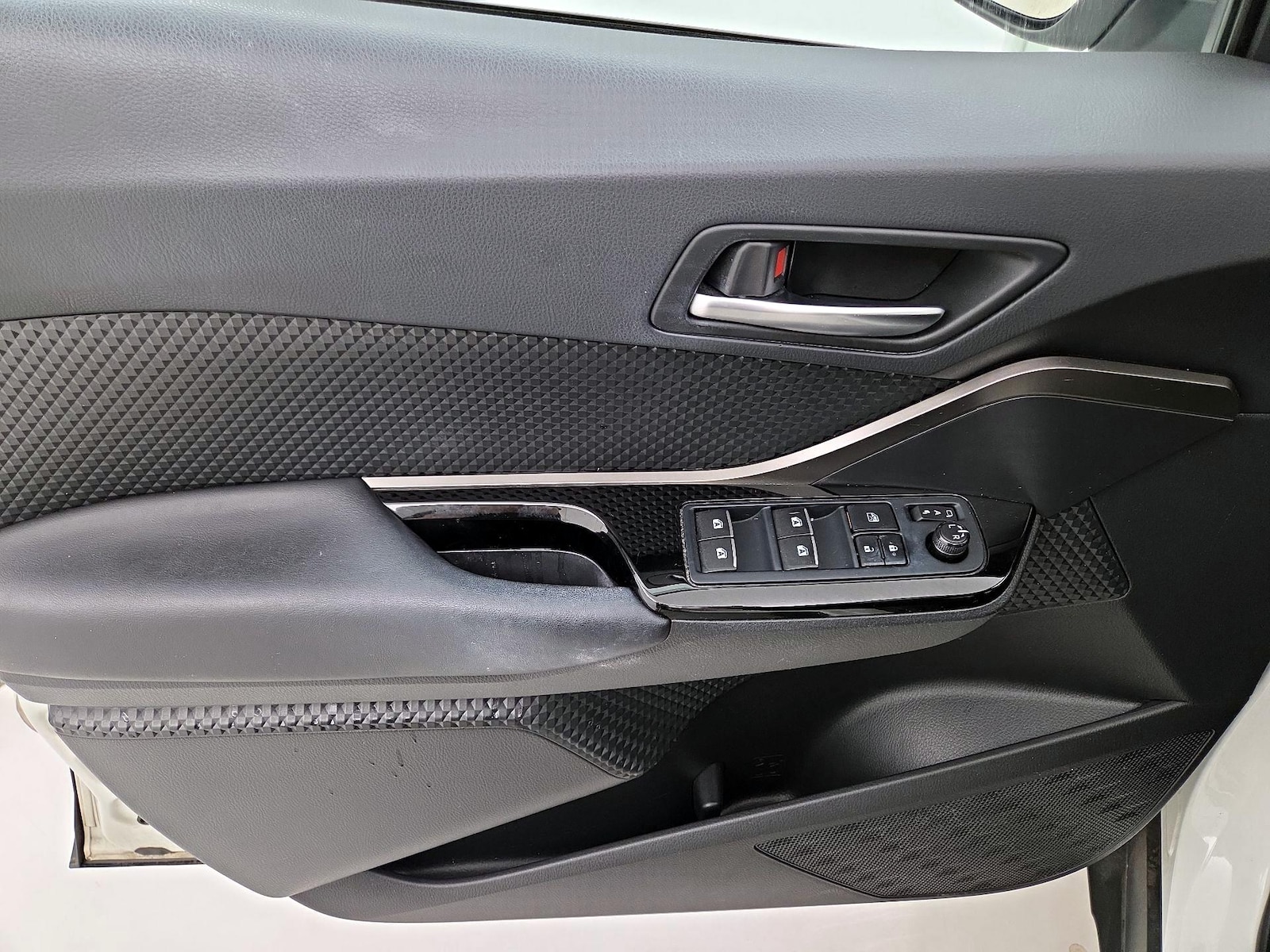 2019 Toyota C-HR XLE - Photo 13