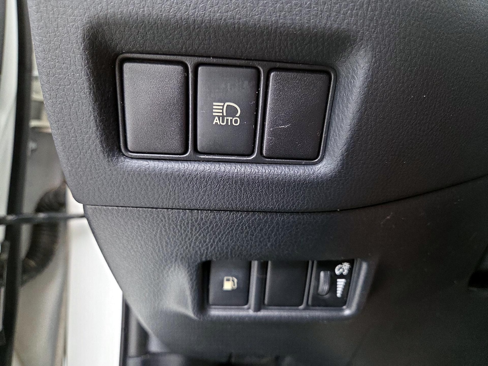 2019 Toyota C-HR XLE - Photo 14