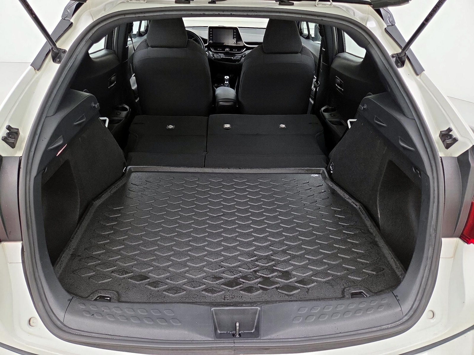 2019 Toyota C-HR XLE - Photo 22