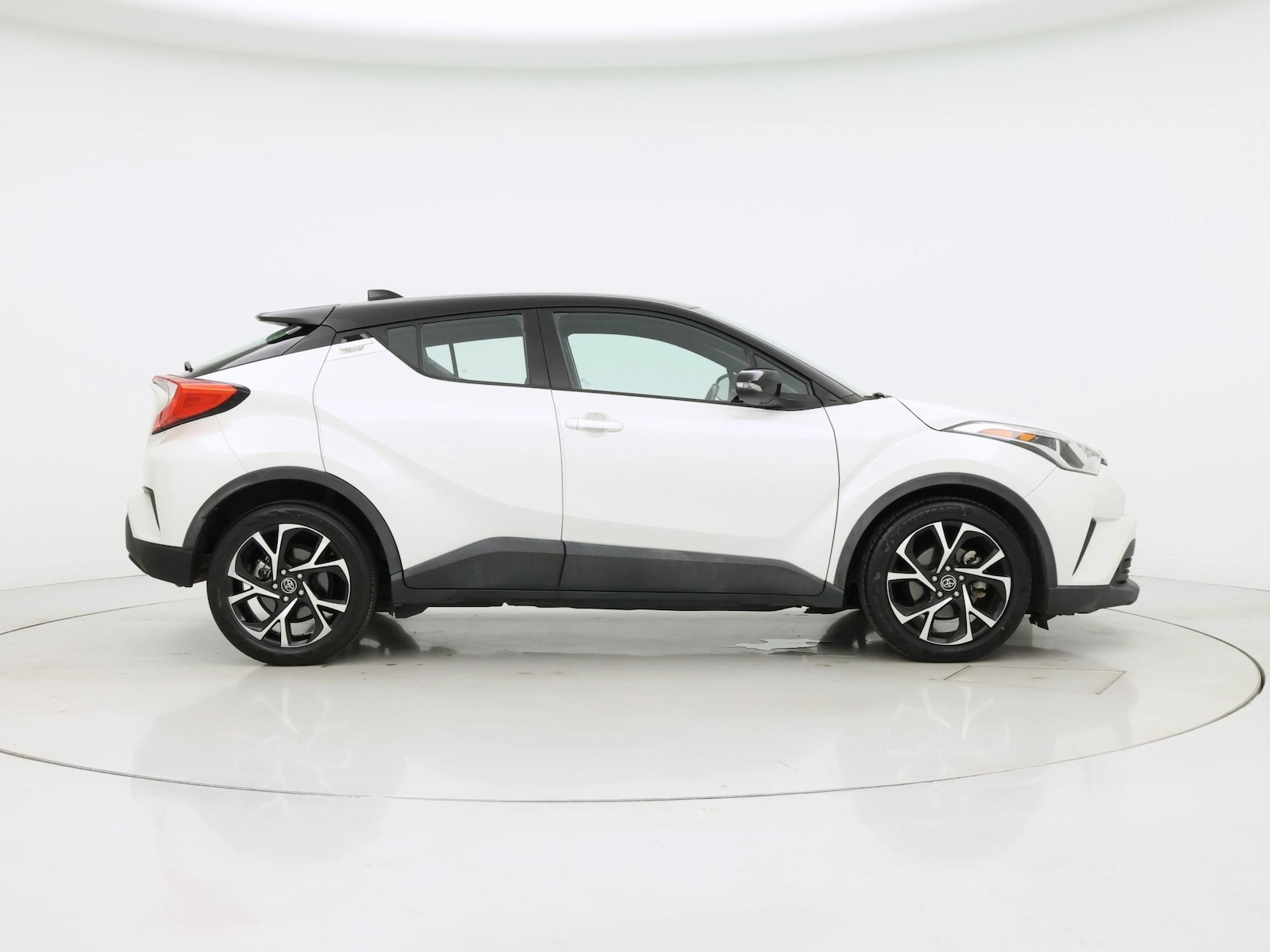 2019 Toyota C-HR XLE - Photo 8