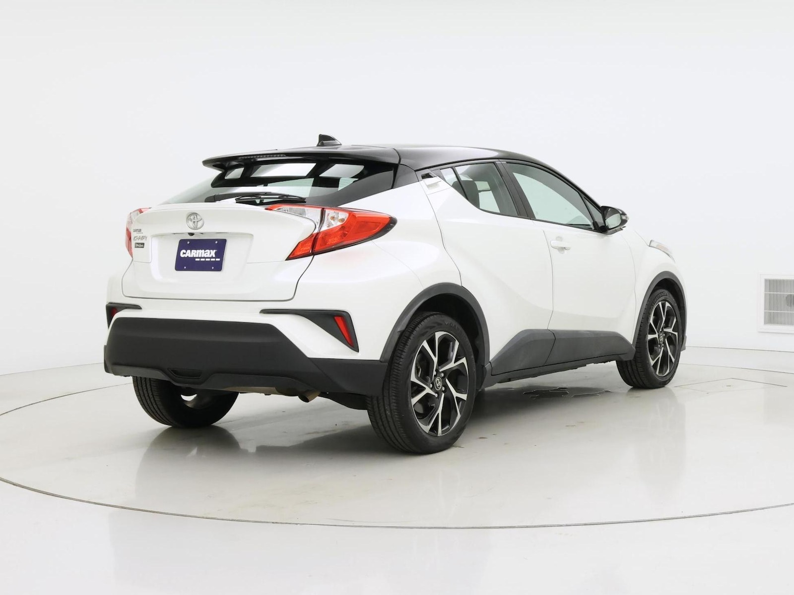 2019 Toyota C-HR XLE - Photo 9