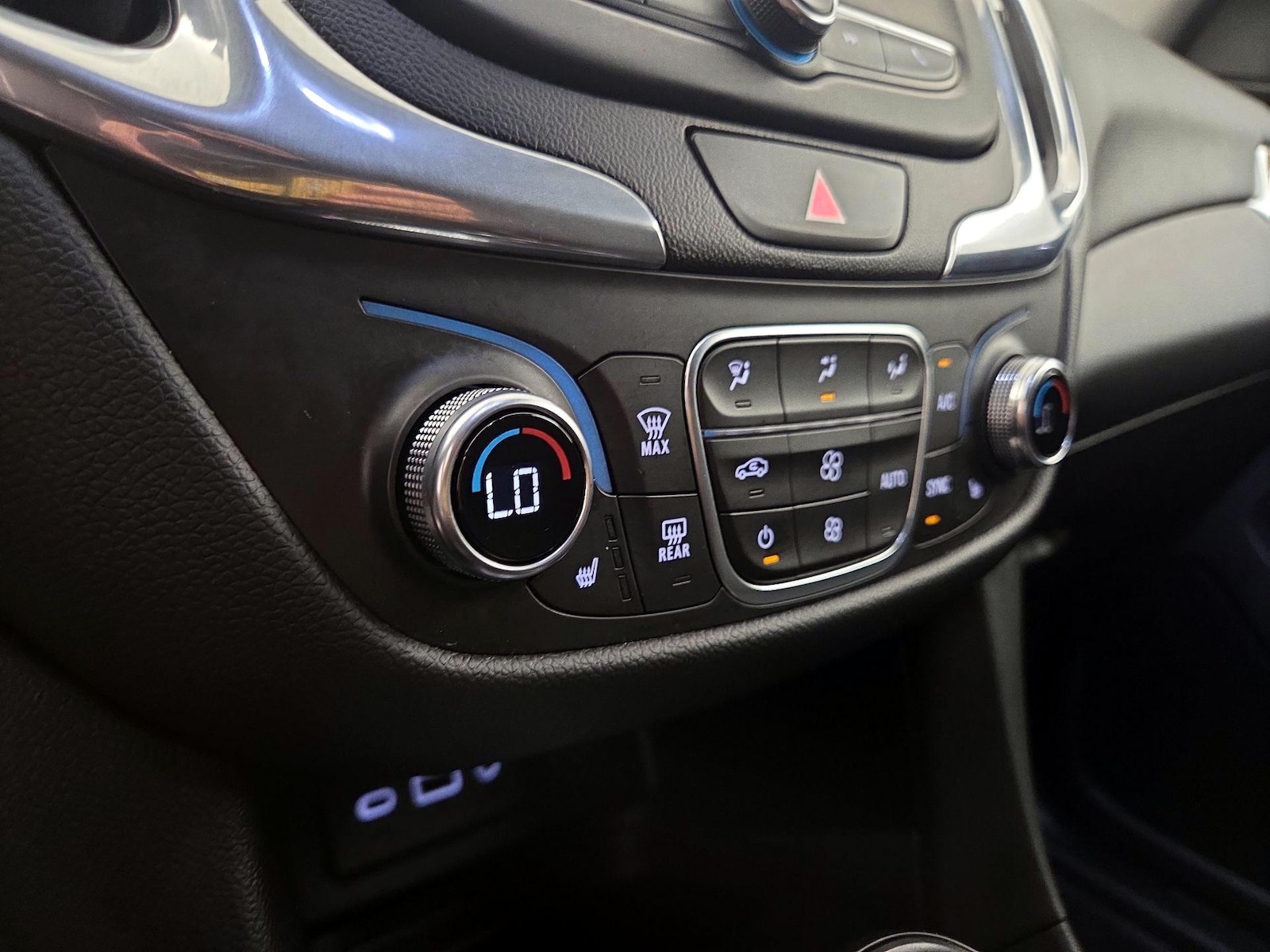 2019 Chevrolet Equinox LT - Photo 17