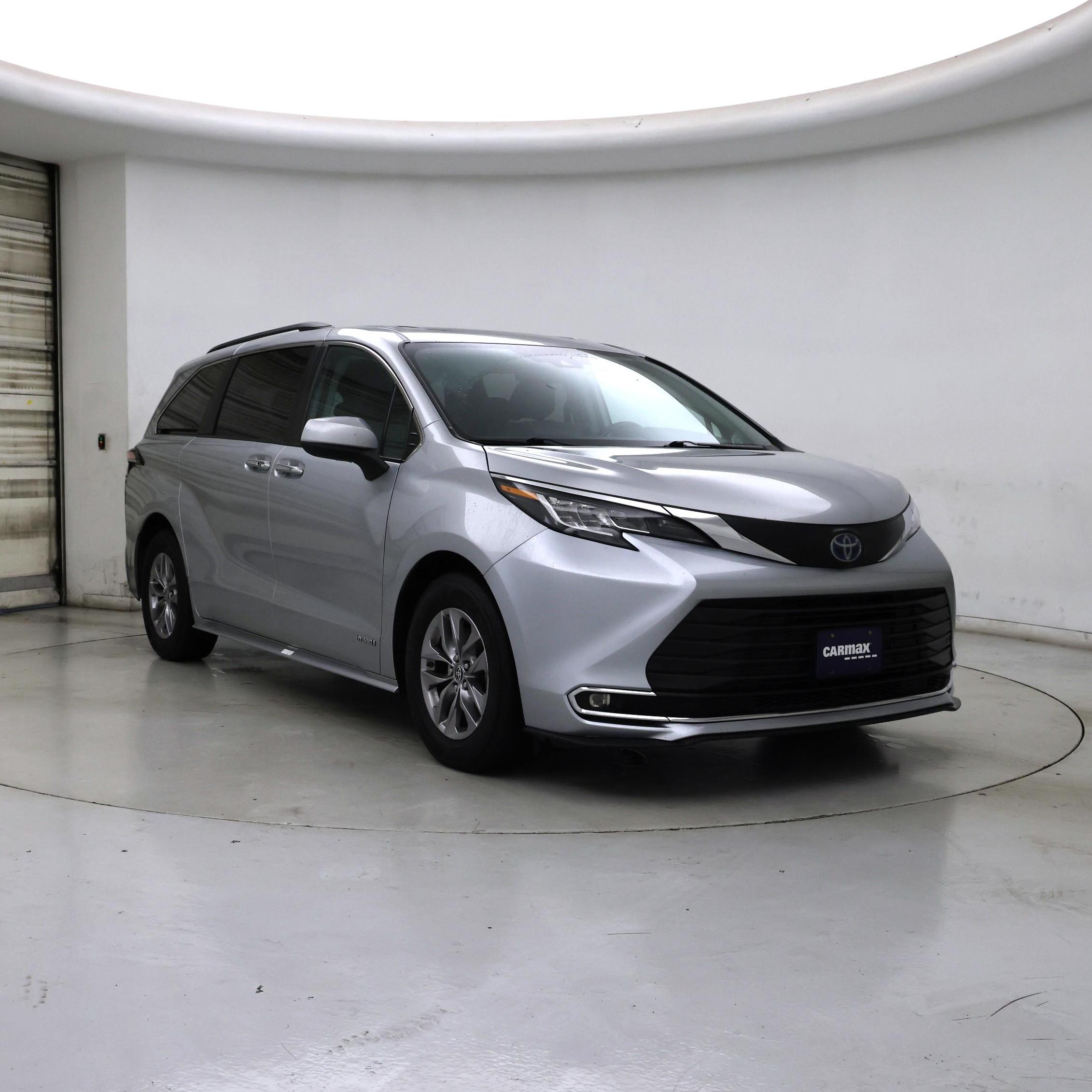 Silver 2021 Toyota Sienna Minivan Front-Wheel Drive Automatic