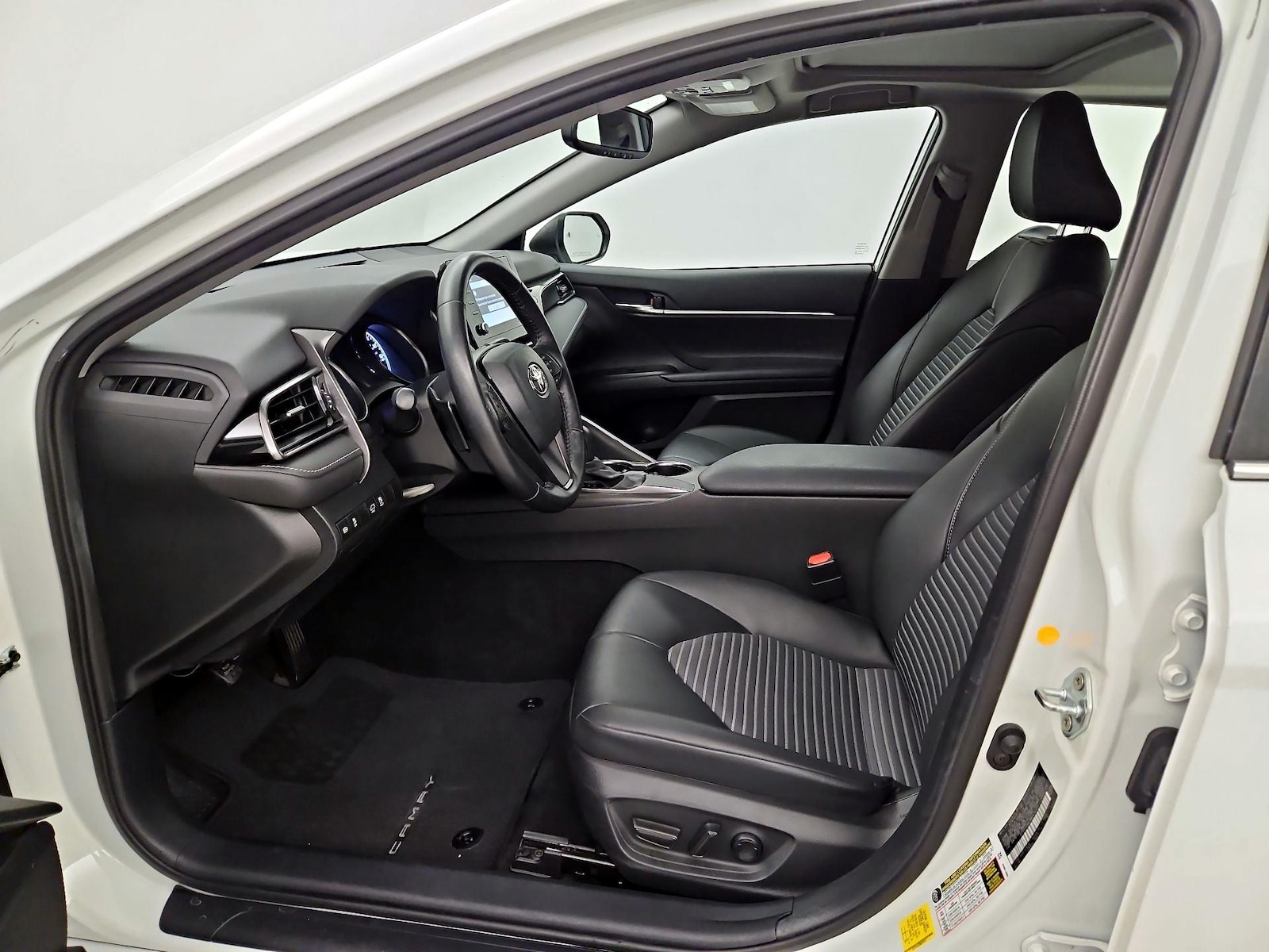 2021 Toyota Camry SE - Photo 12