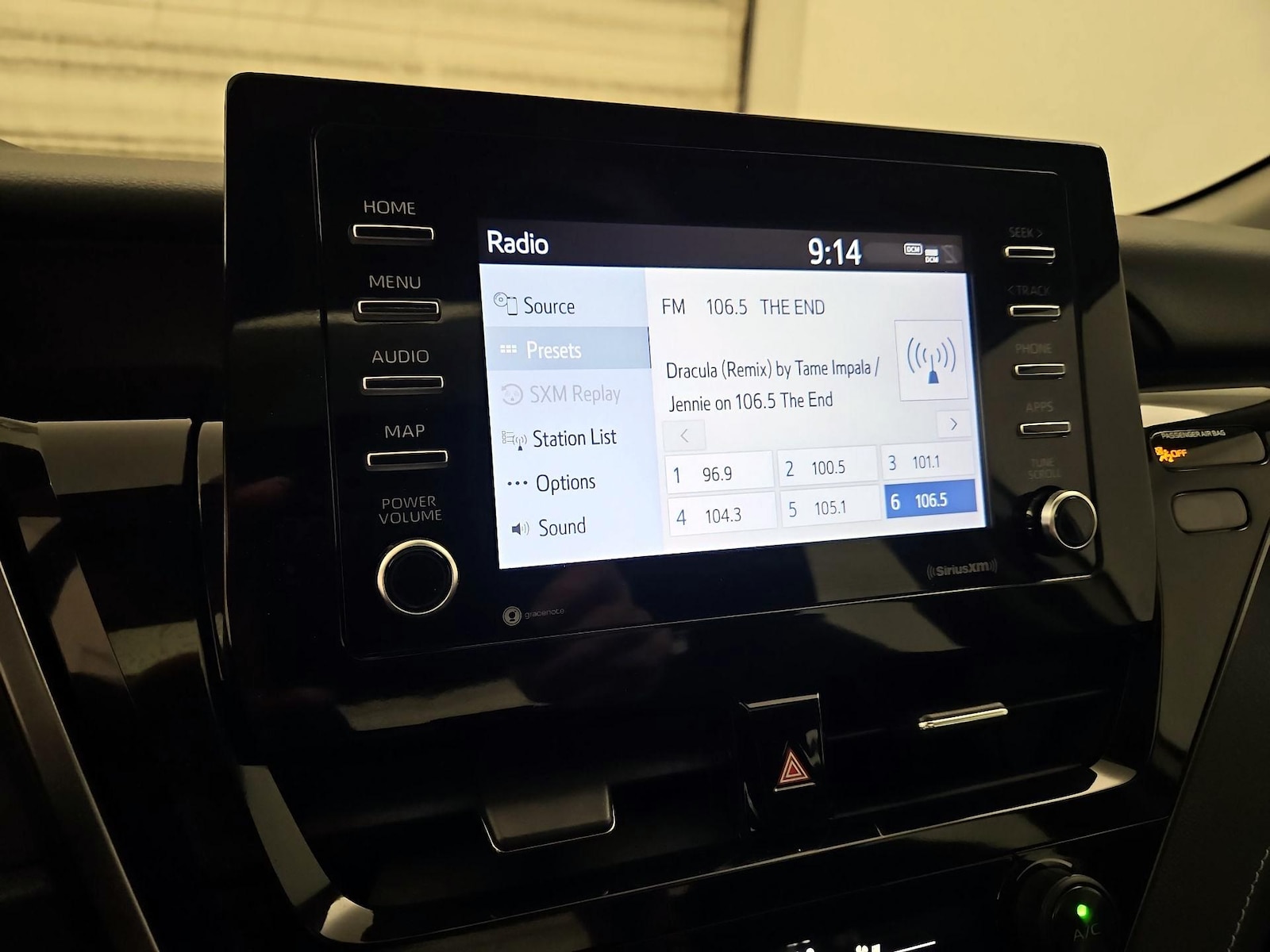 2021 Toyota Camry SE - Photo 17