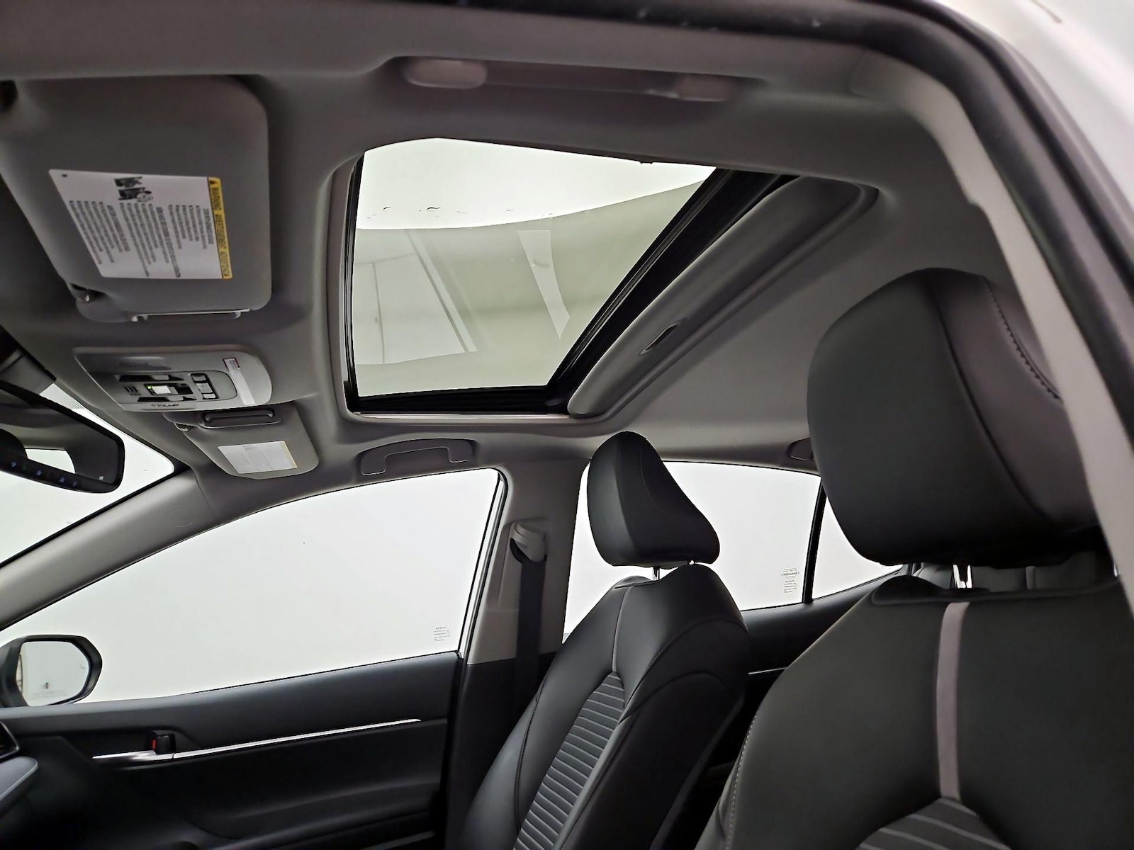 2021 Toyota Camry SE - Photo 21