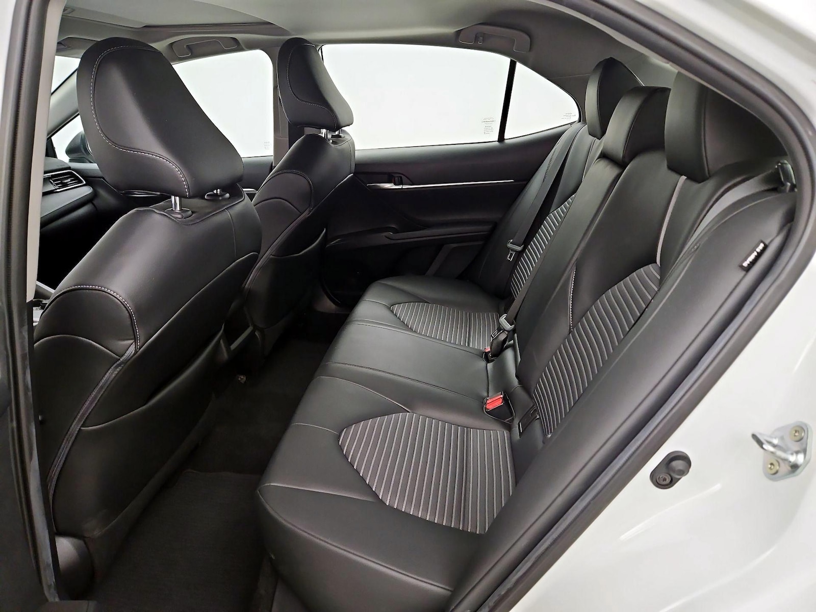 2021 Toyota Camry SE - Photo 22