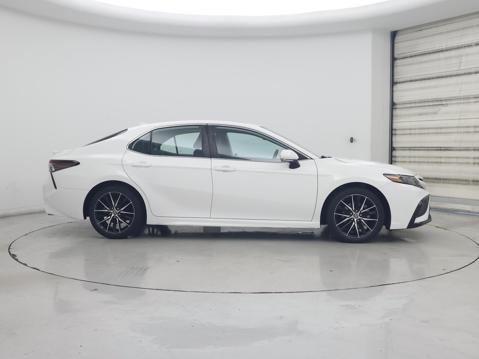 2021 Toyota Camry SE - Photo 8