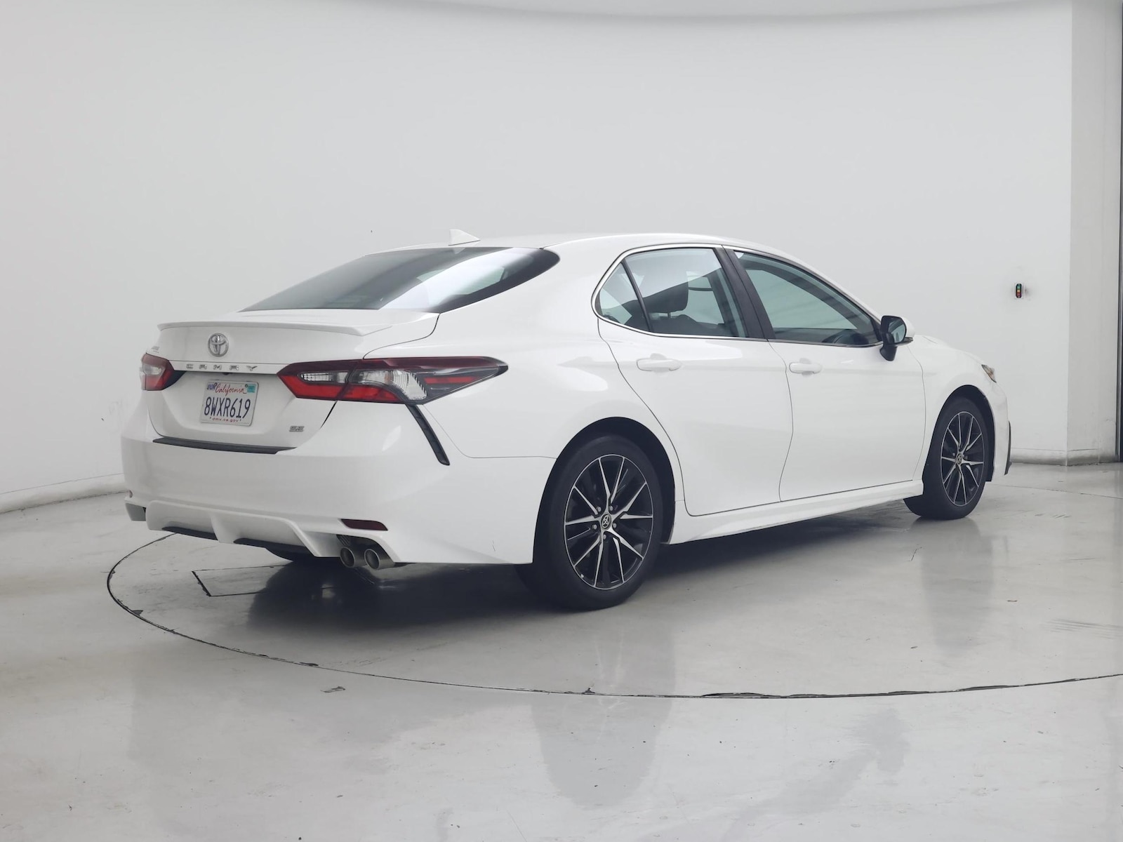 2021 Toyota Camry SE - Photo 9