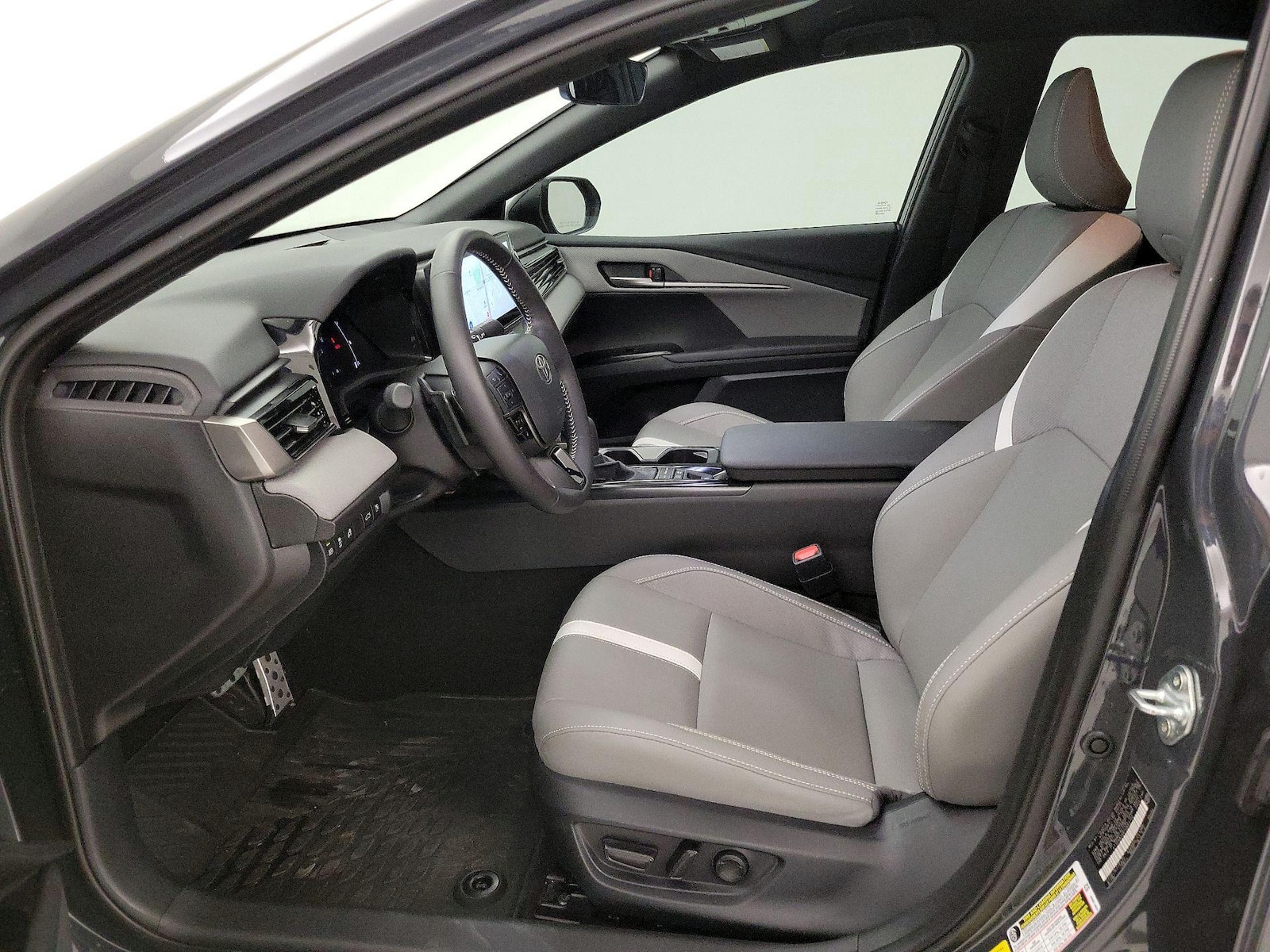2026 Toyota Camry SE - Photo 12