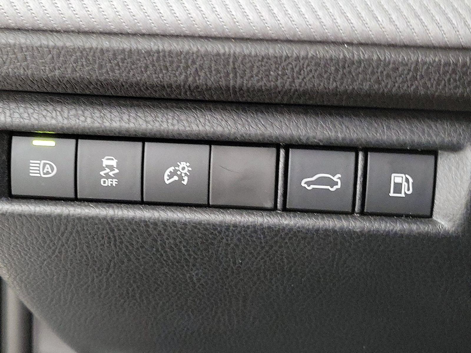 2026 Toyota Camry SE - Photo 14
