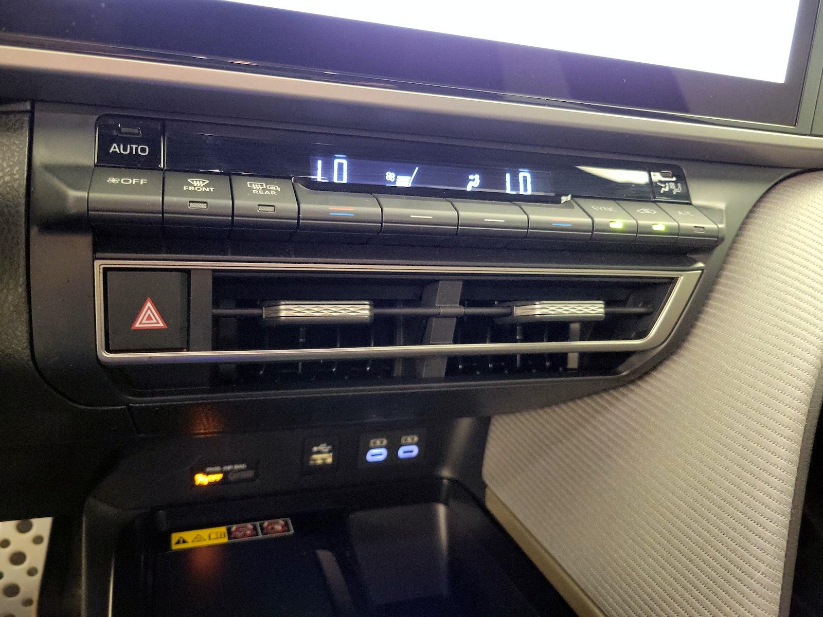 2026 Toyota Camry SE - Photo 18