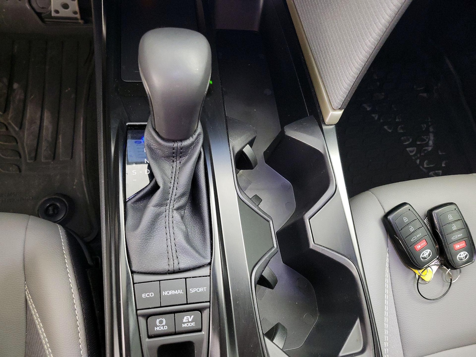 2026 Toyota Camry SE - Photo 19