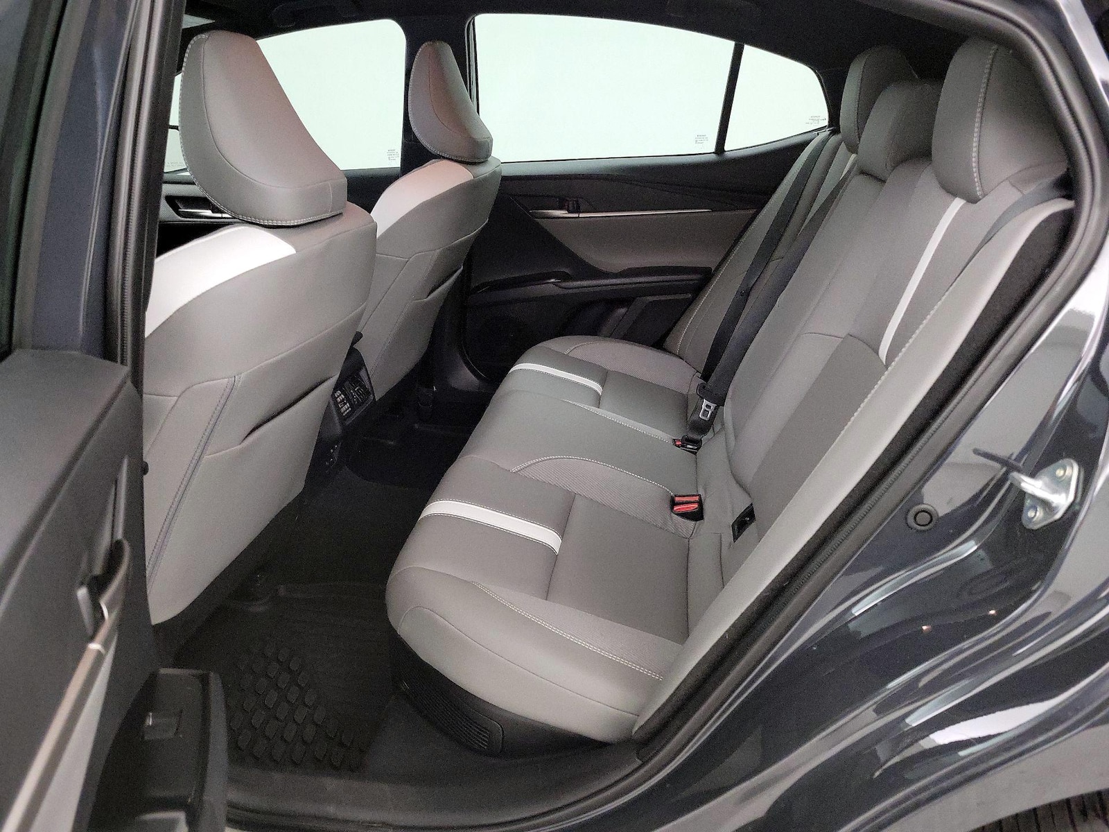 2026 Toyota Camry SE - Photo 21