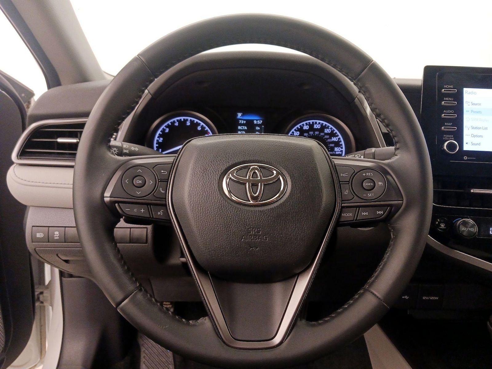 2023 Toyota Camry SE - Photo 11