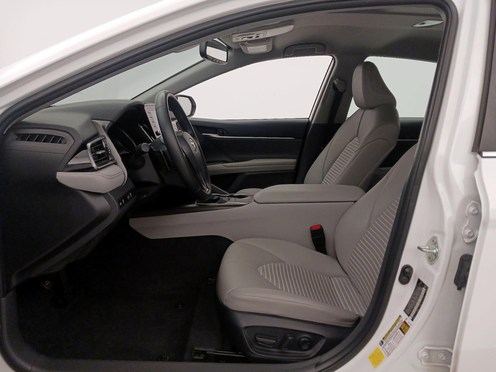 2023 Toyota Camry SE - Photo 12