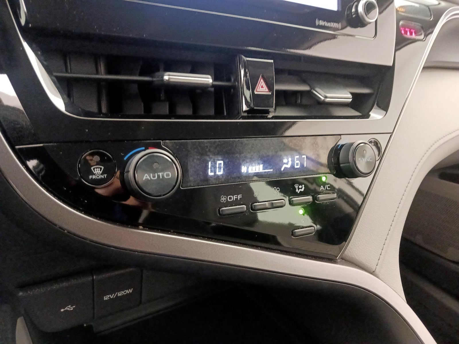 2023 Toyota Camry SE - Photo 17